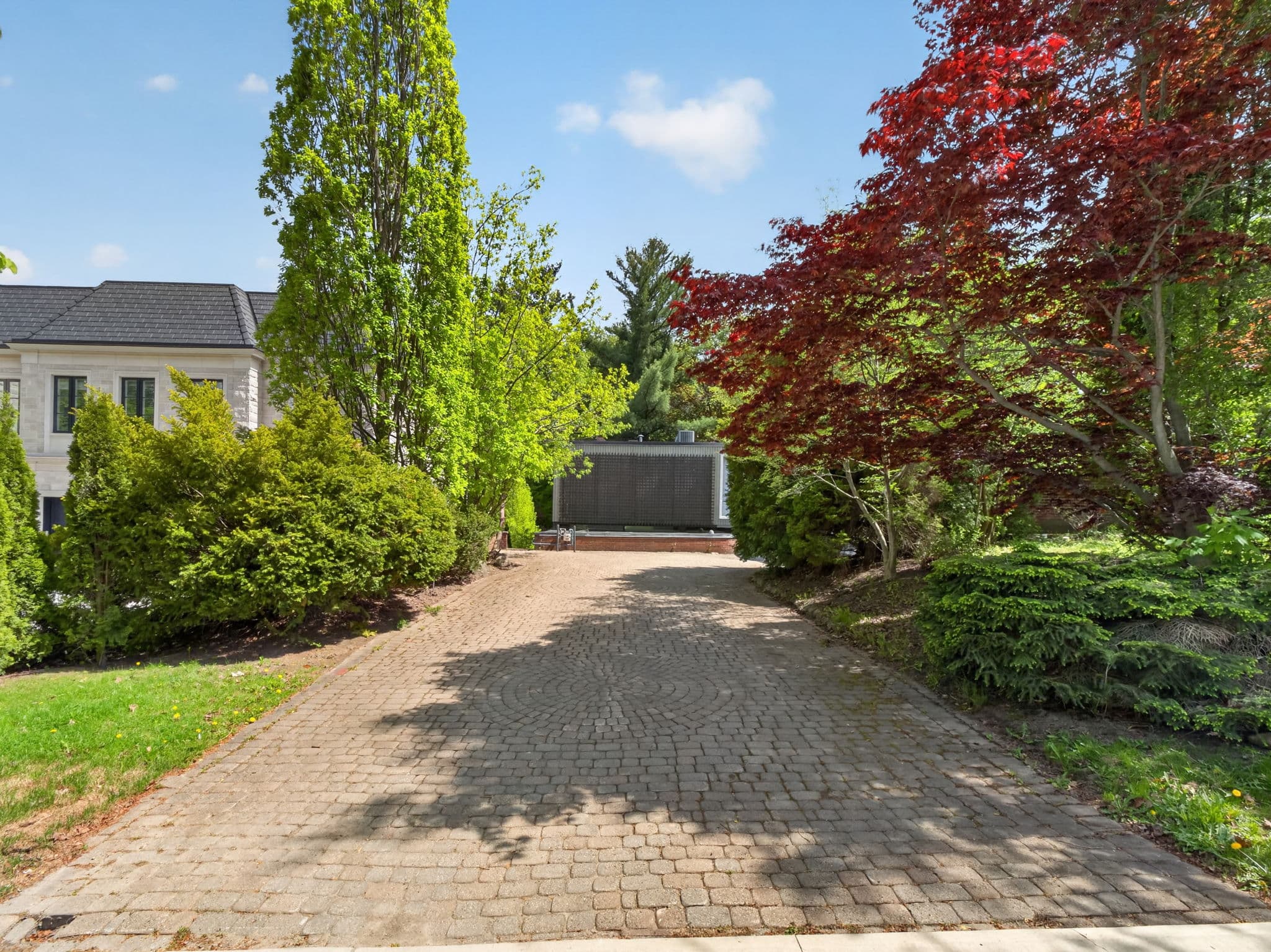 21 Tudor Gate Toronto, ON M2L 1N3