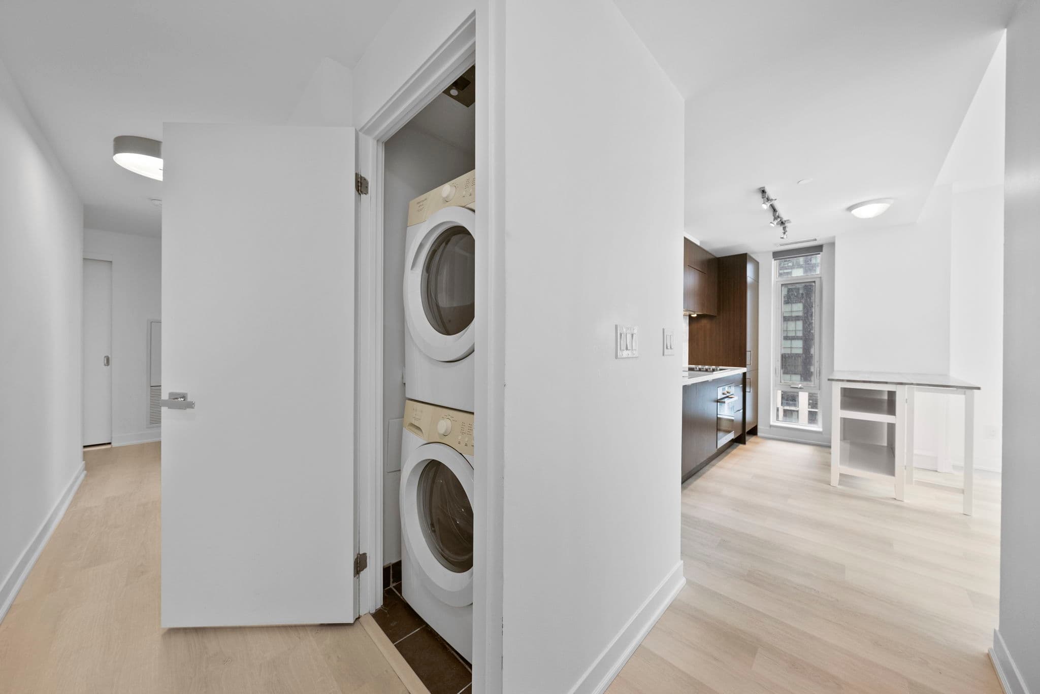 21 Widmer St 1602 Toronto, ON M5V 0B8