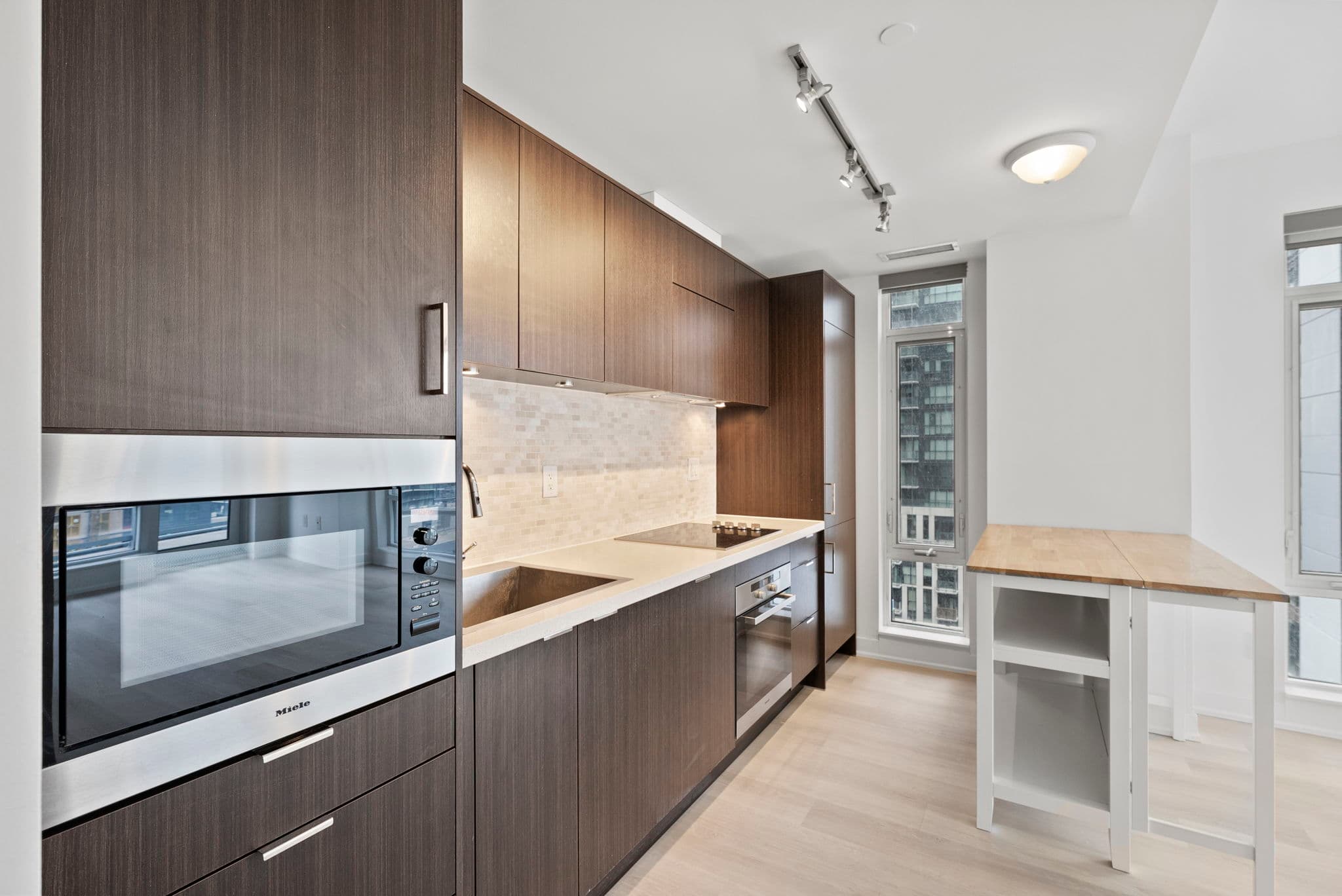 21 Widmer St 1602 Toronto, ON M5V 0B8
