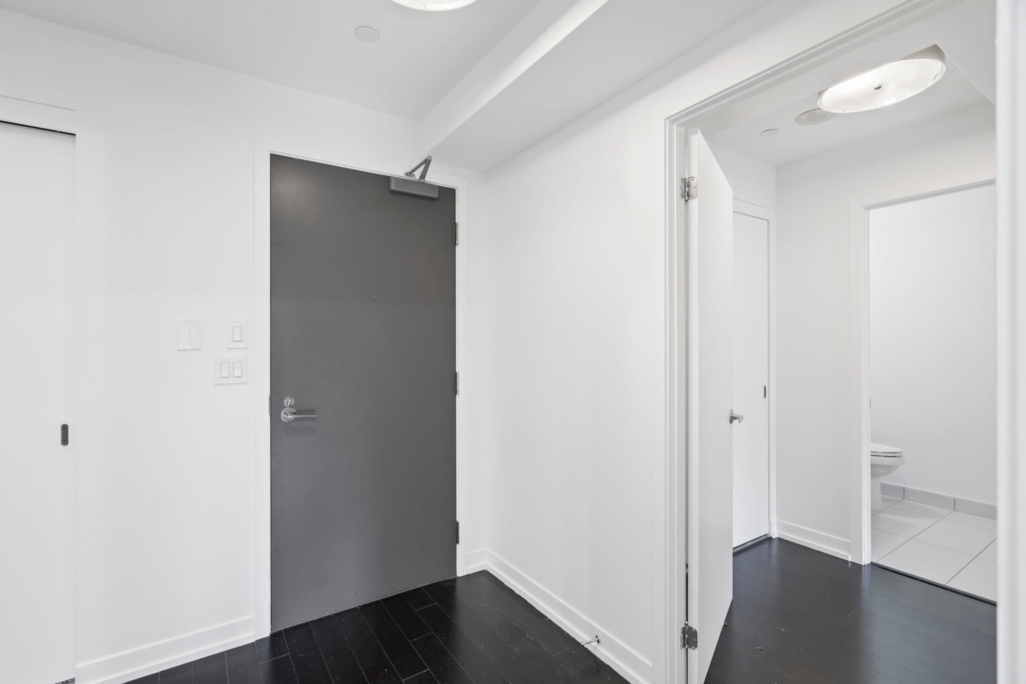 21 Widmer St Unit 621 Toronto, ON M5V 0B8
