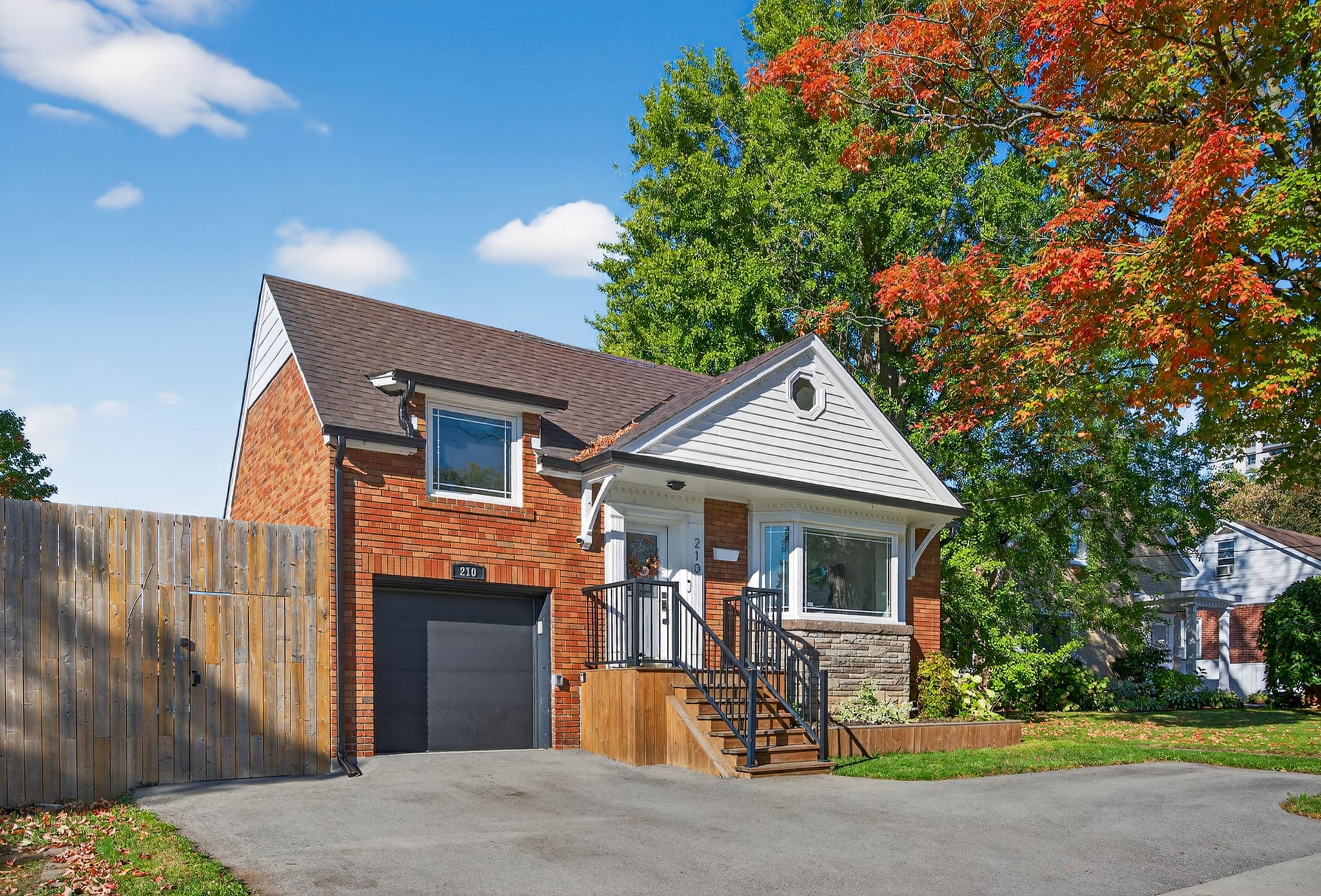 210 Kendal Ave Oshawa, ON L1G 5B5