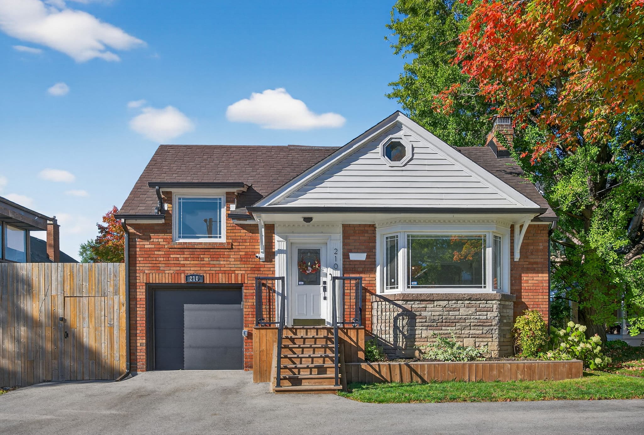 210 Kendal Ave Oshawa, ON L1G 5B5