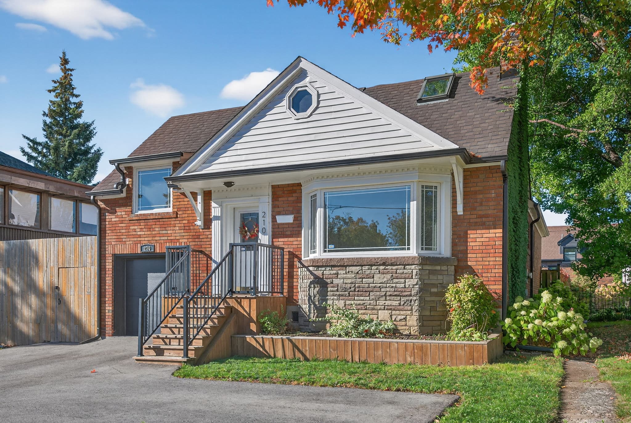 210 Kendal Ave Oshawa, ON L1G 5B5