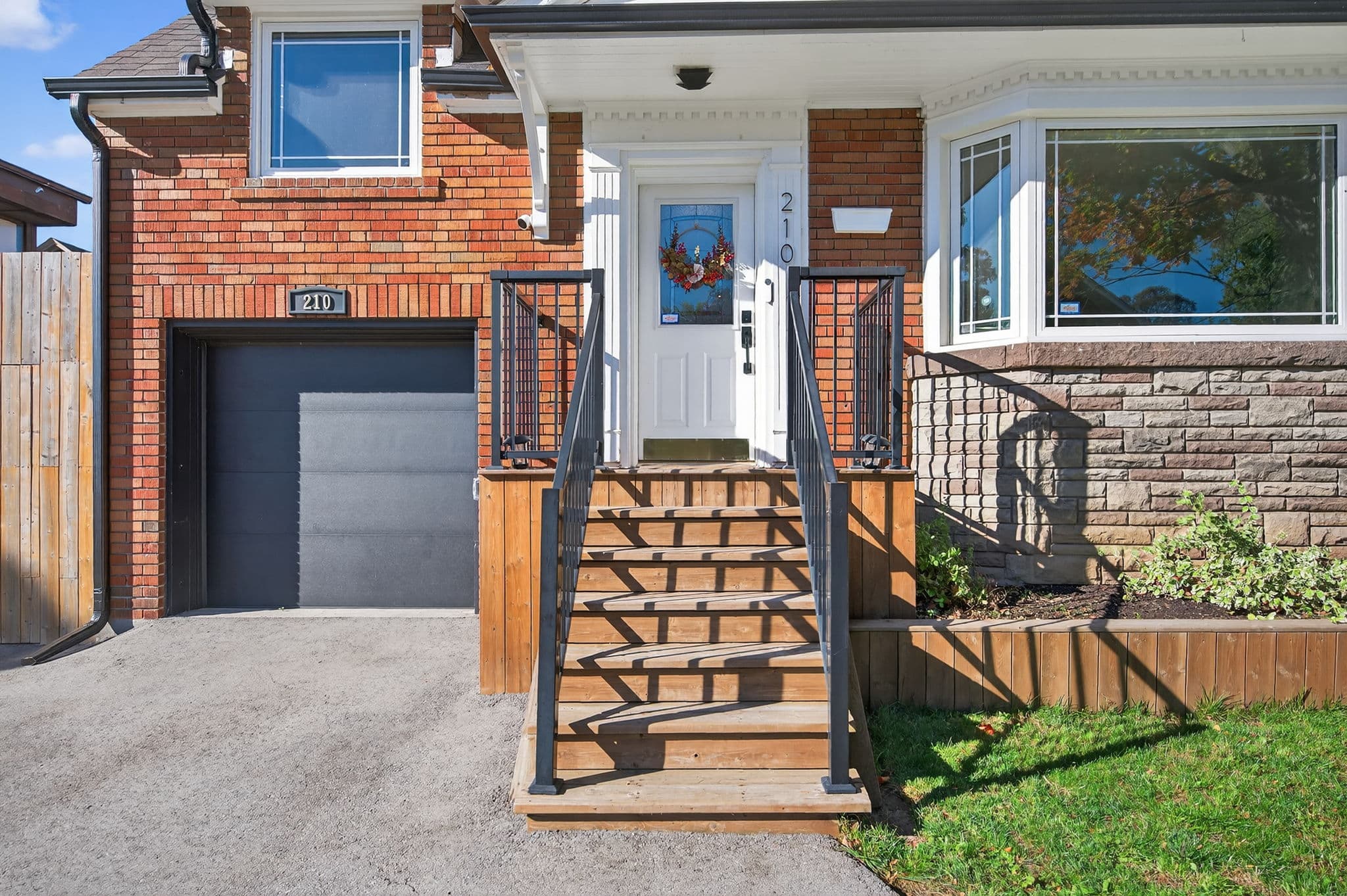 210 Kendal Ave Oshawa, ON L1G 5B5