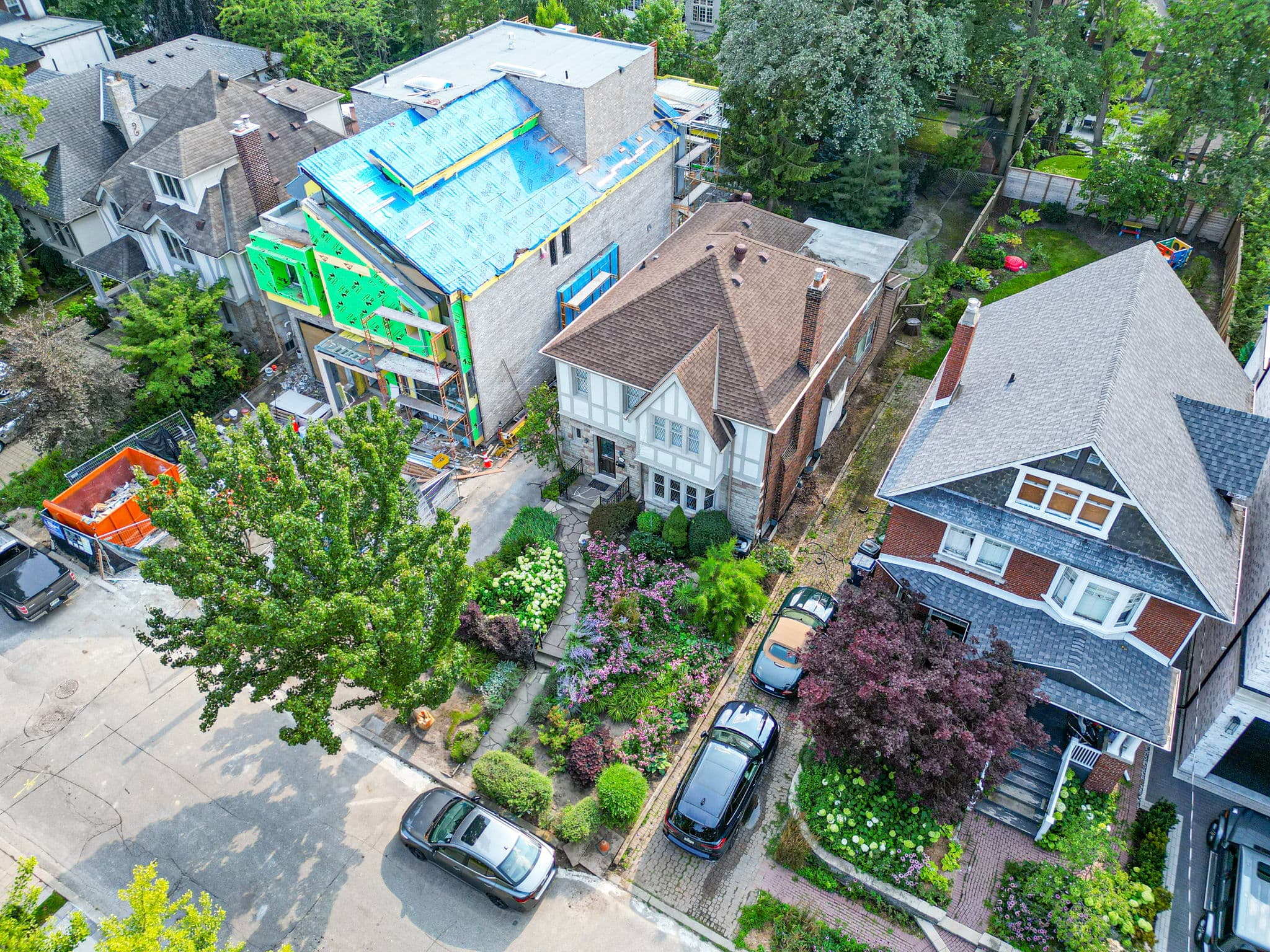 212 Glenayr Rd Toronto, ON M5P 3C3
