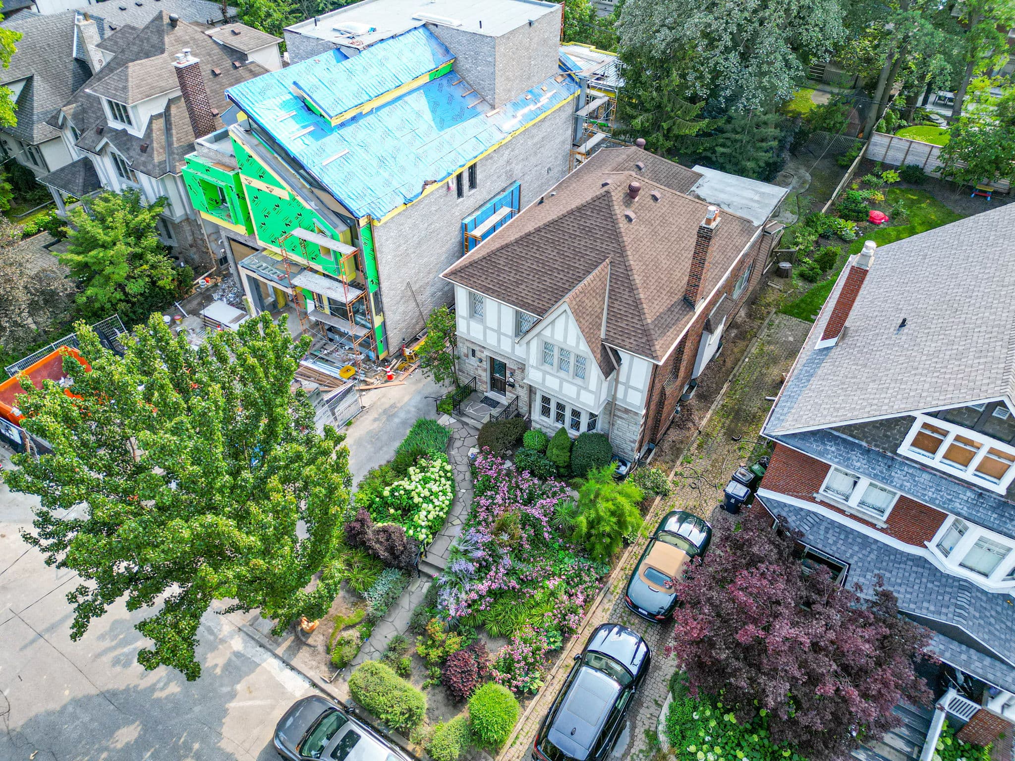 212 Glenayr Rd Toronto, ON M5P 3C3