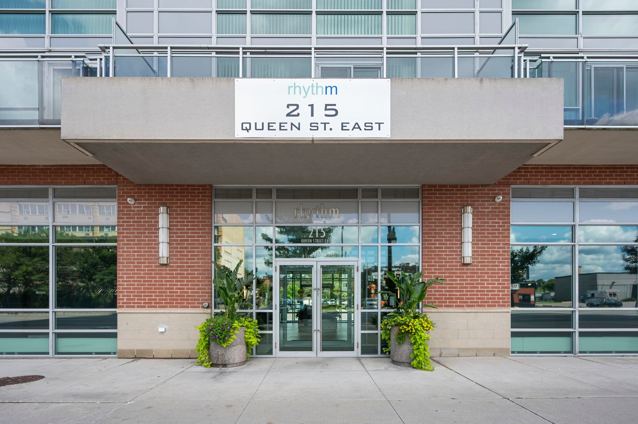 215 Queen St E Brampton, ON L6W 0A9