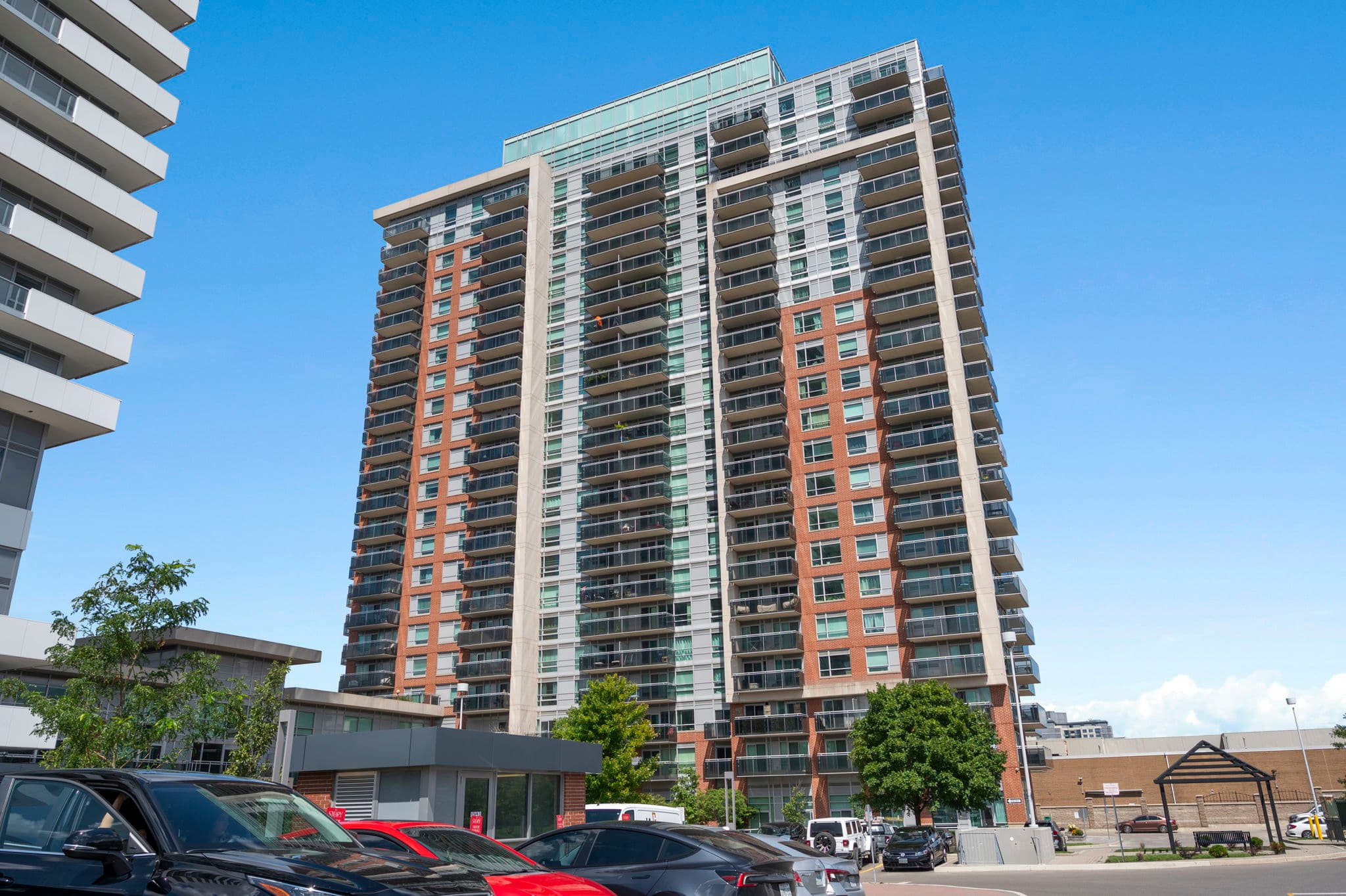 215 Queen St E Brampton, ON L6W 0A9