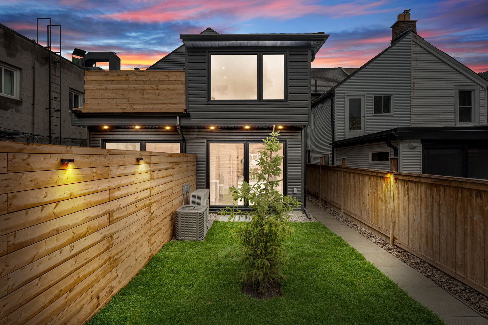 217 Euclid Ave Toronto, ON M6J 2K1
