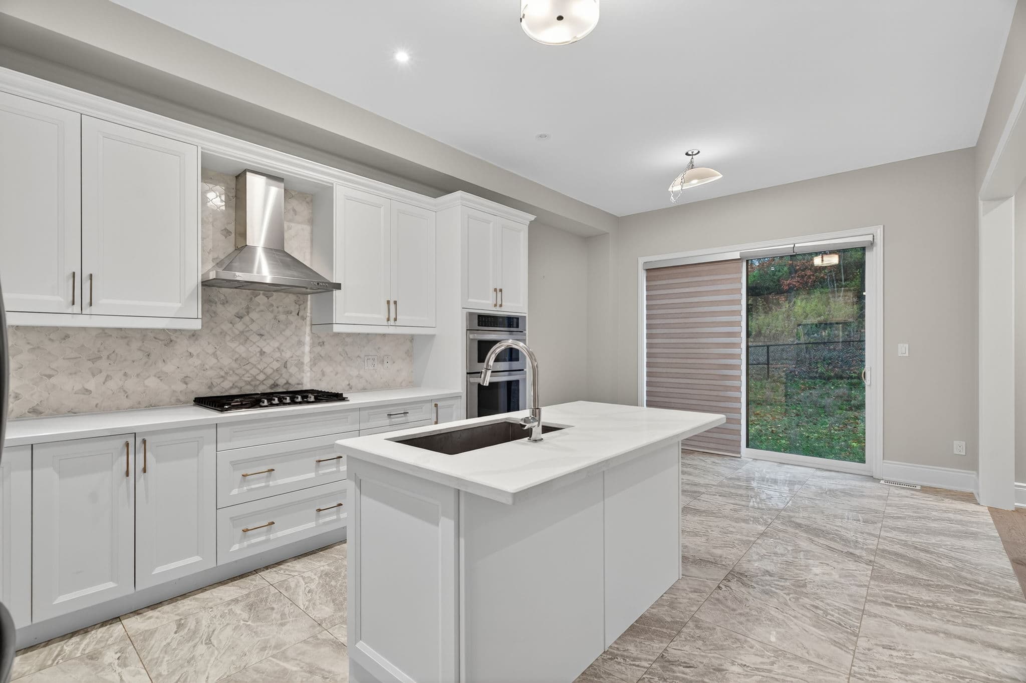 217 Sunset Vista Ct Aurora, ON L4G 3Y1