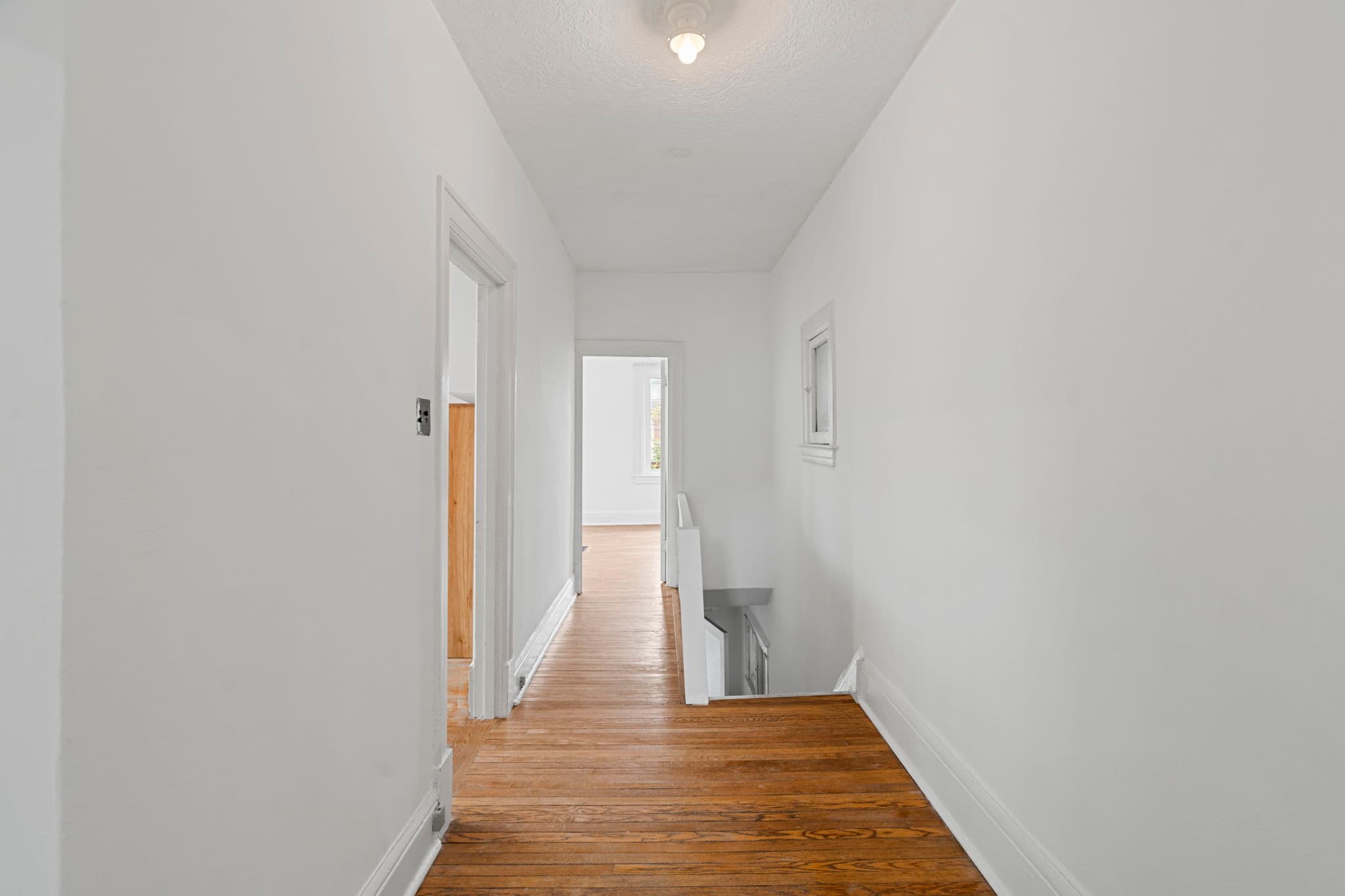 218 Montrose Ave Toronto, ON M6G 3G7