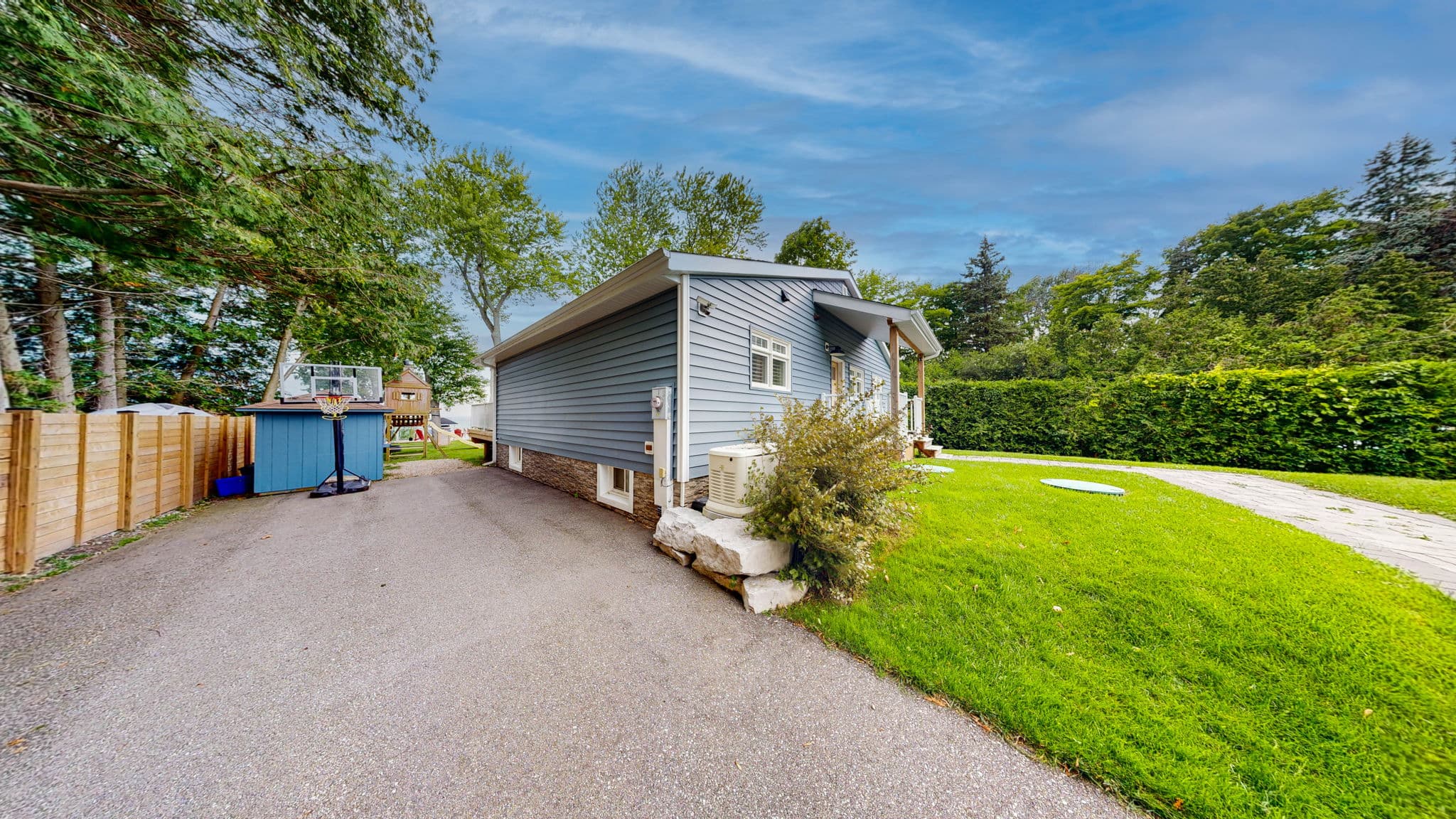 2192 Lakeshore Dr Brechin, ON L0K 1B0