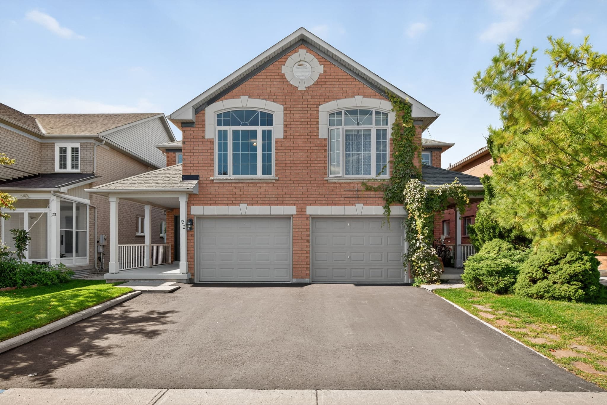 22 Baltic St Richmond Hill, ON L4B 4H8