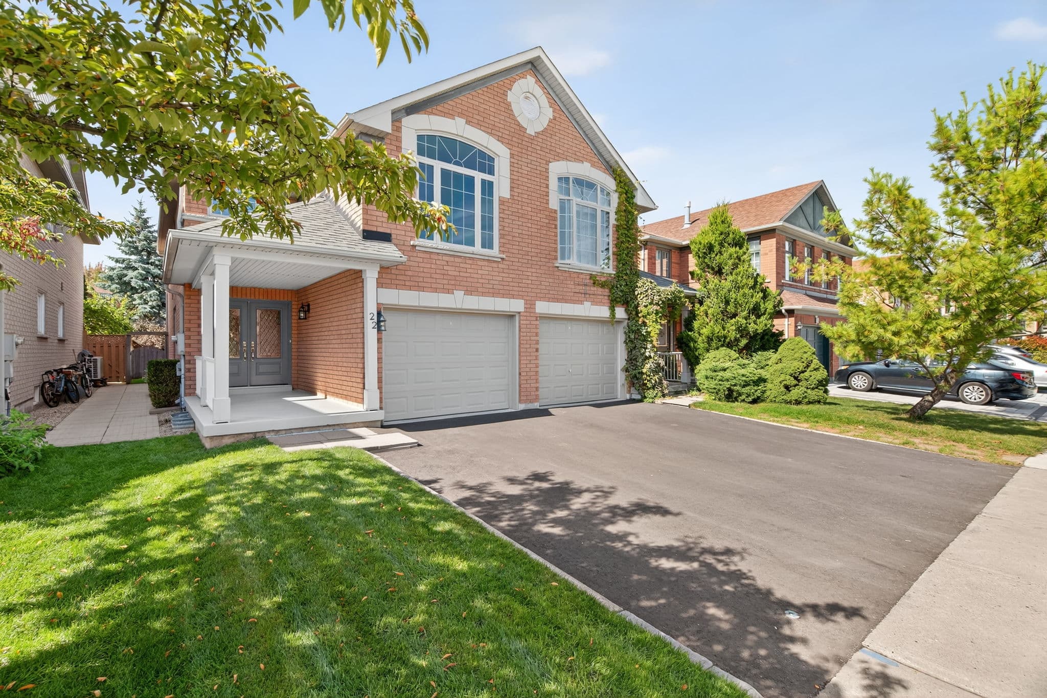 22 Baltic St Richmond Hill, ON L4B 4H8