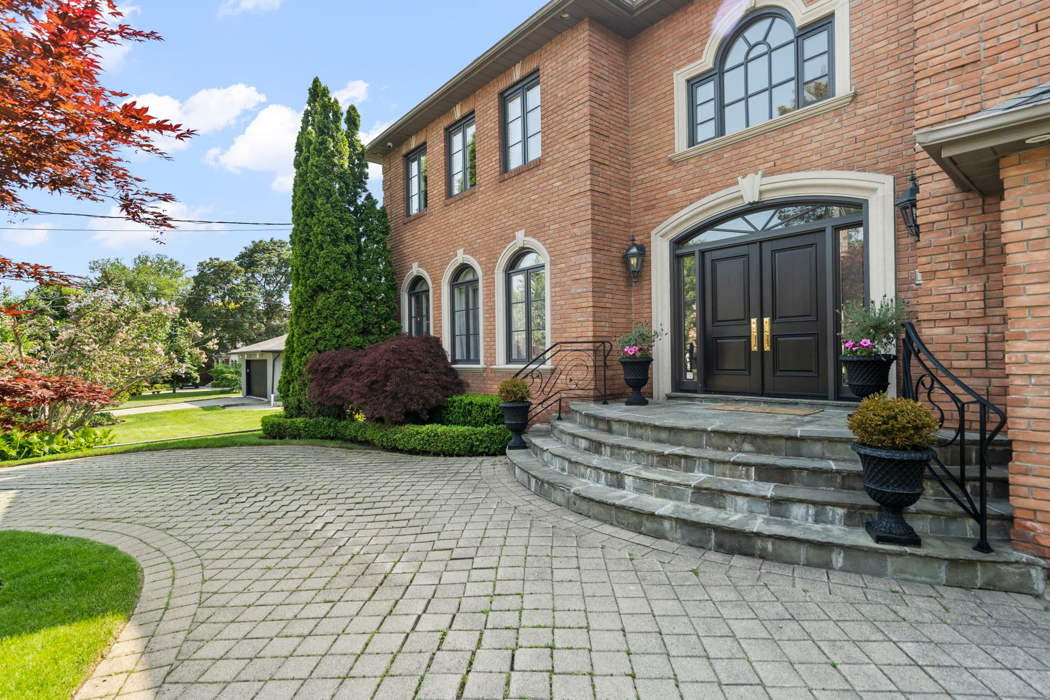 22 Berkindale Crescent Toronto, ON M2L 2A4