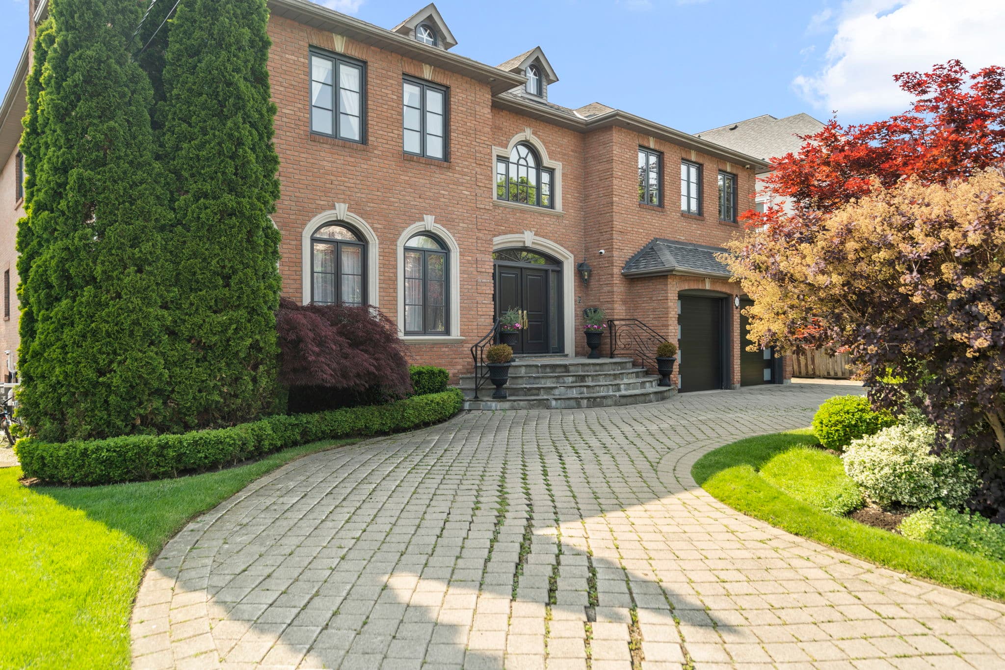 22 Berkindale Crescent Toronto, ON M2L 2A4