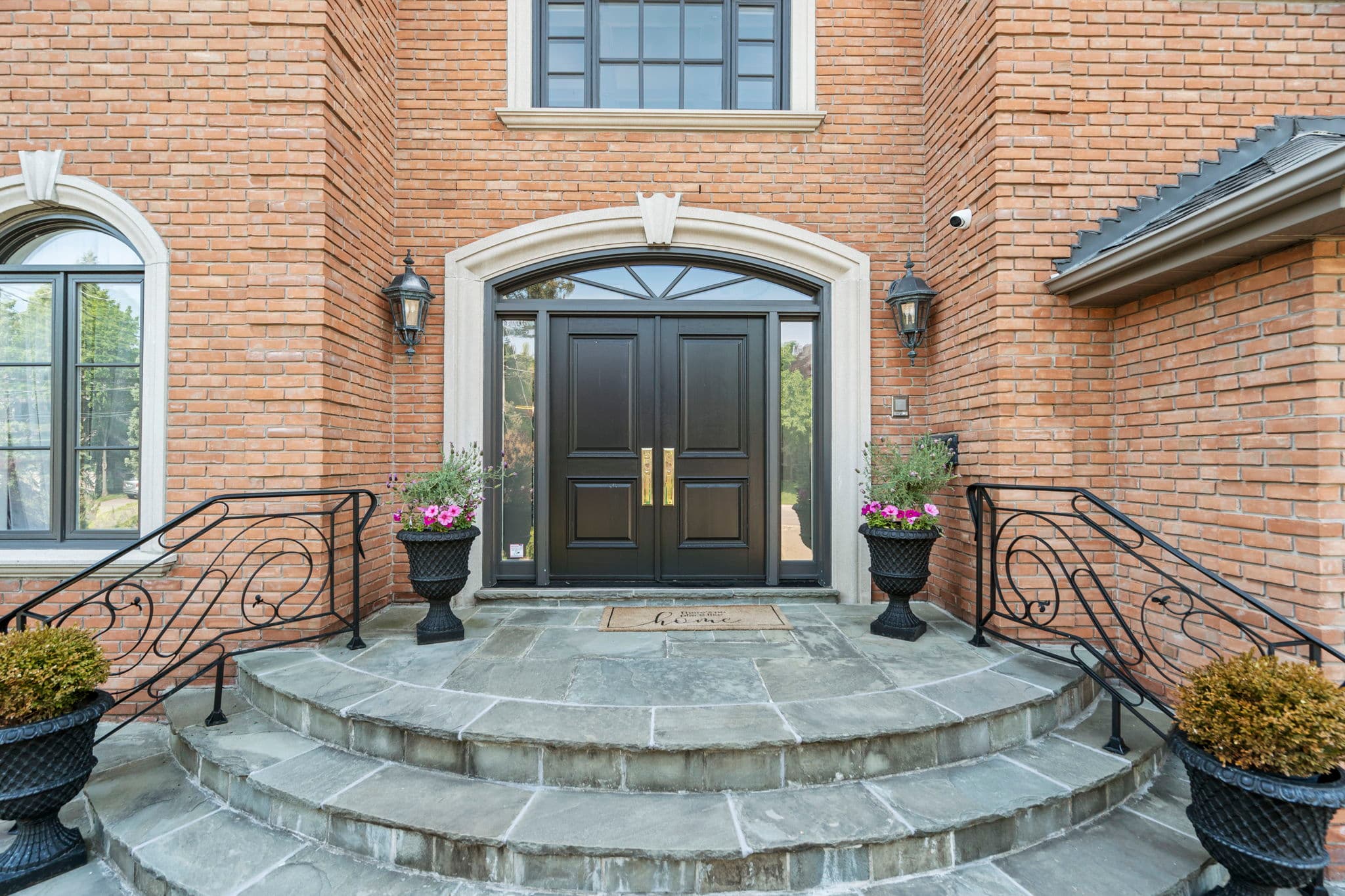 22 Berkindale Crescent Toronto, ON M2L 2A4