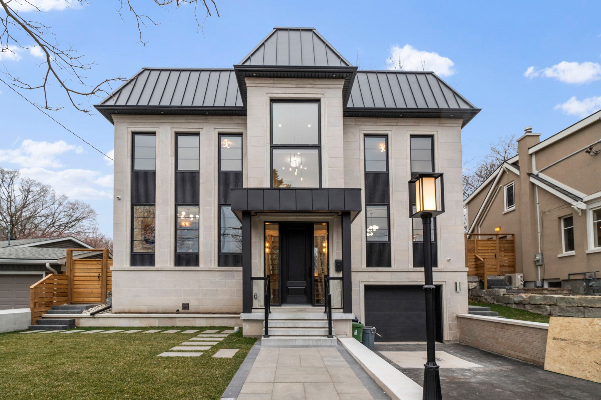 22 Delroy Dr Toronto, ON M8Y 1M7