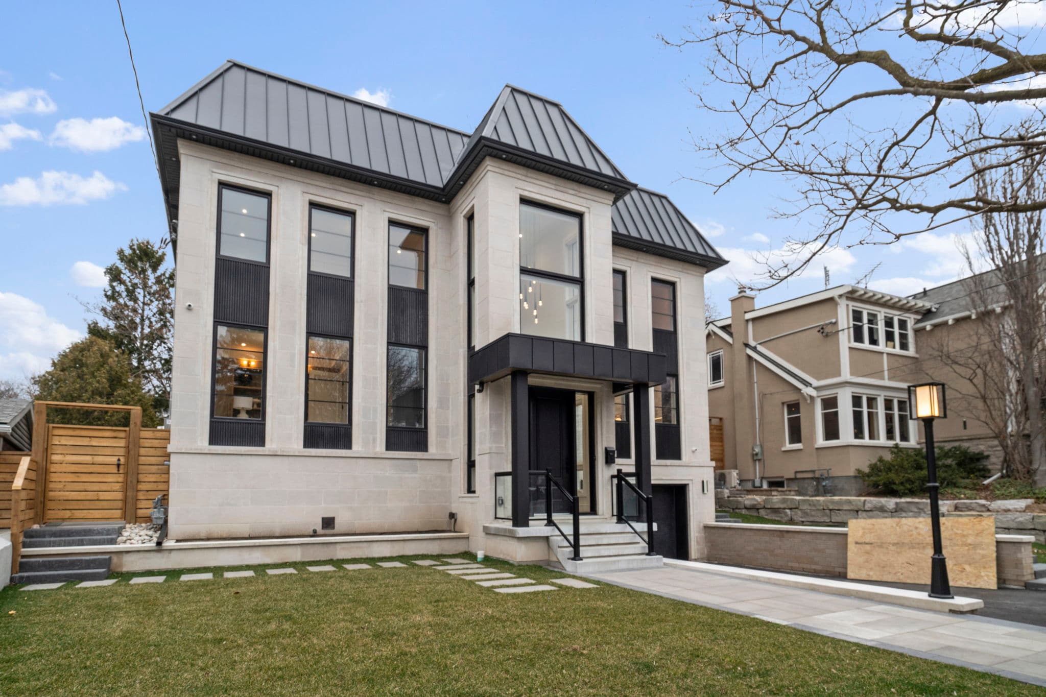 22 Delroy Dr Toronto, ON M8Y 1M7
