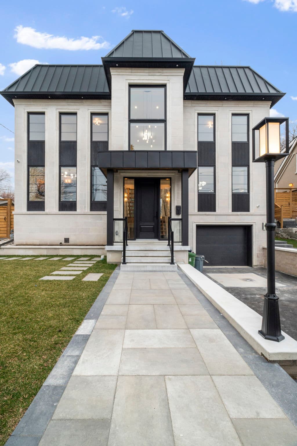 22 Delroy Dr Toronto, ON M8Y 1M7