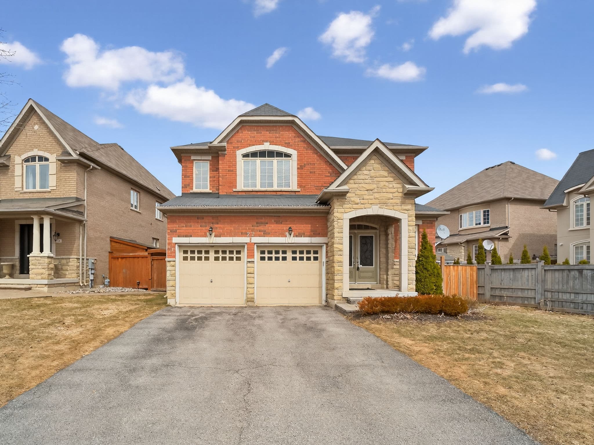22 McCombe Ln Vaughan, ON L6A 4G2
