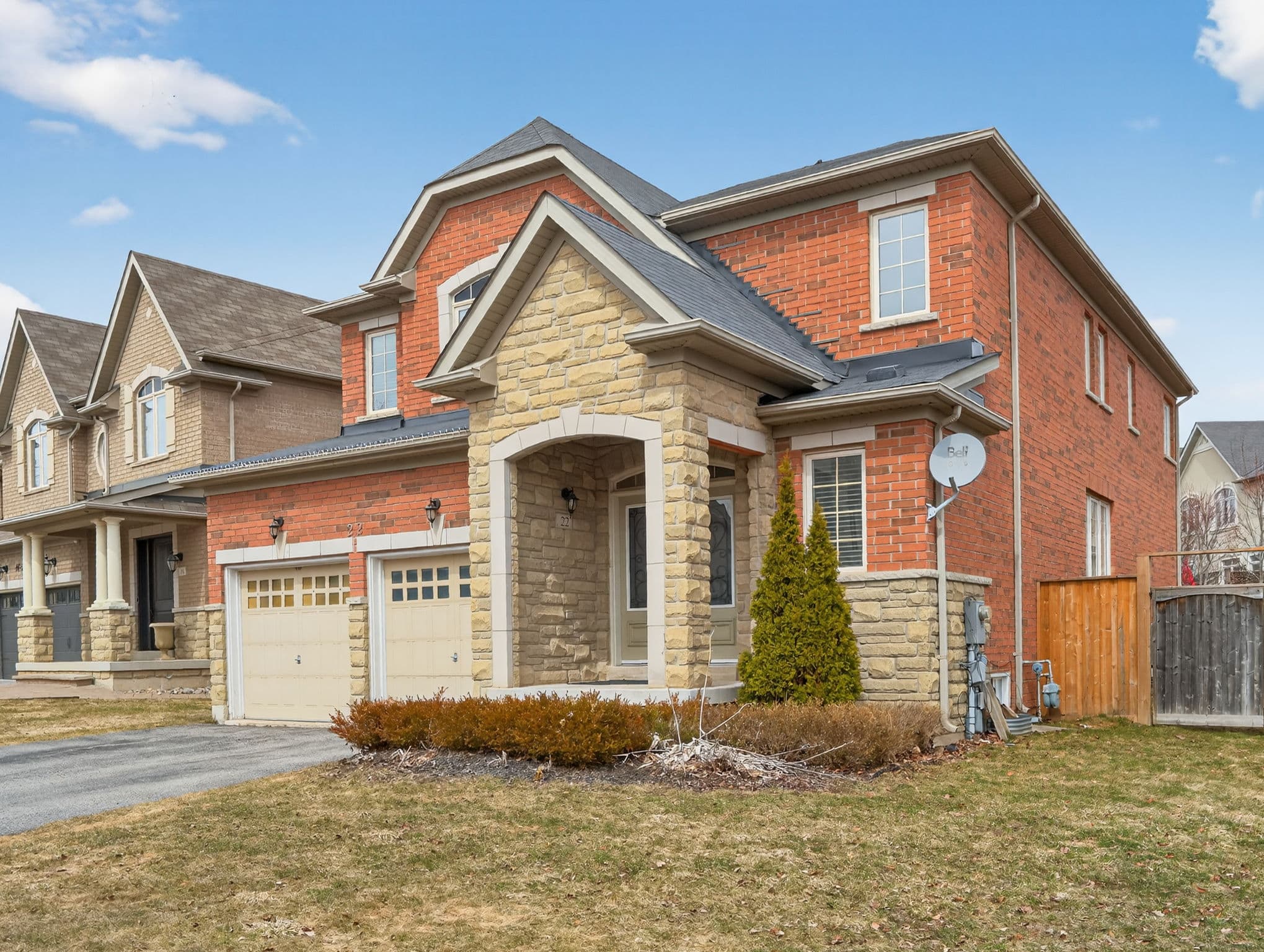 22 McCombe Ln Vaughan, ON L6A 4G2