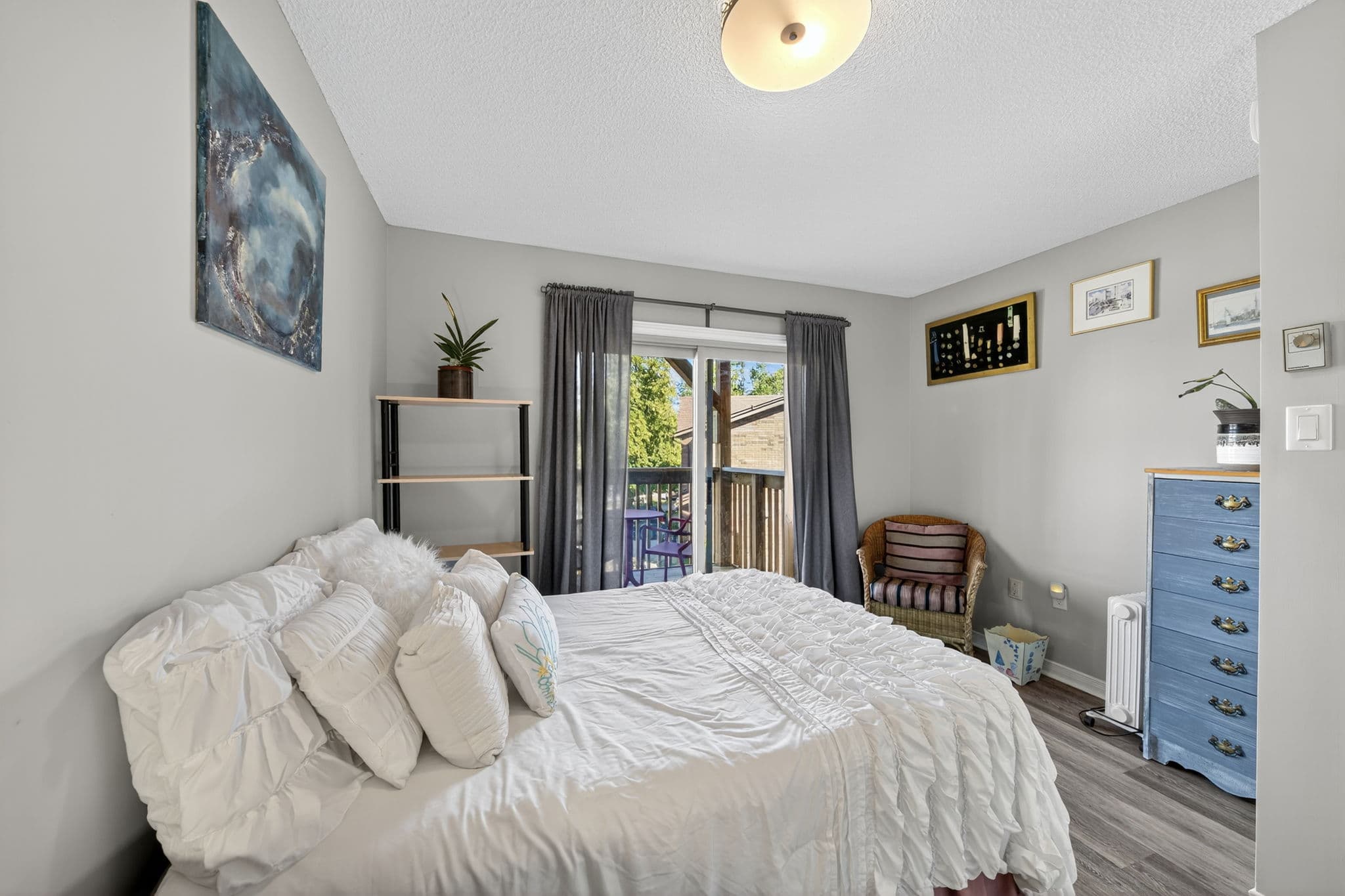 22 Meadow Ln 4 Barrie, ON L4N 7K2