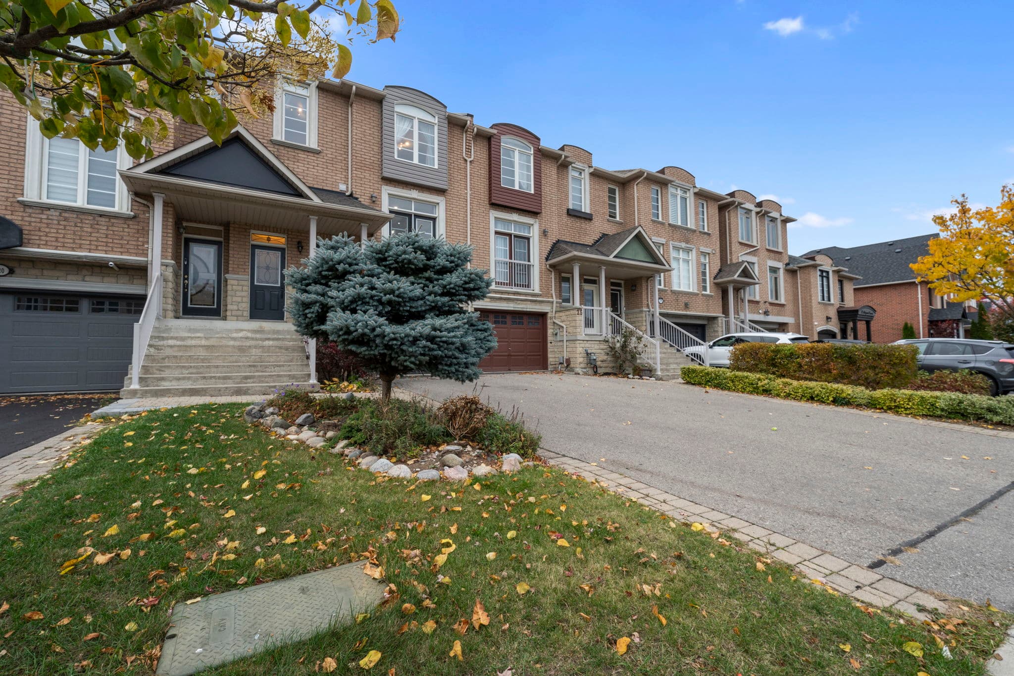 22 Mistywood Crescent Vaughan, ON L4J 9E6