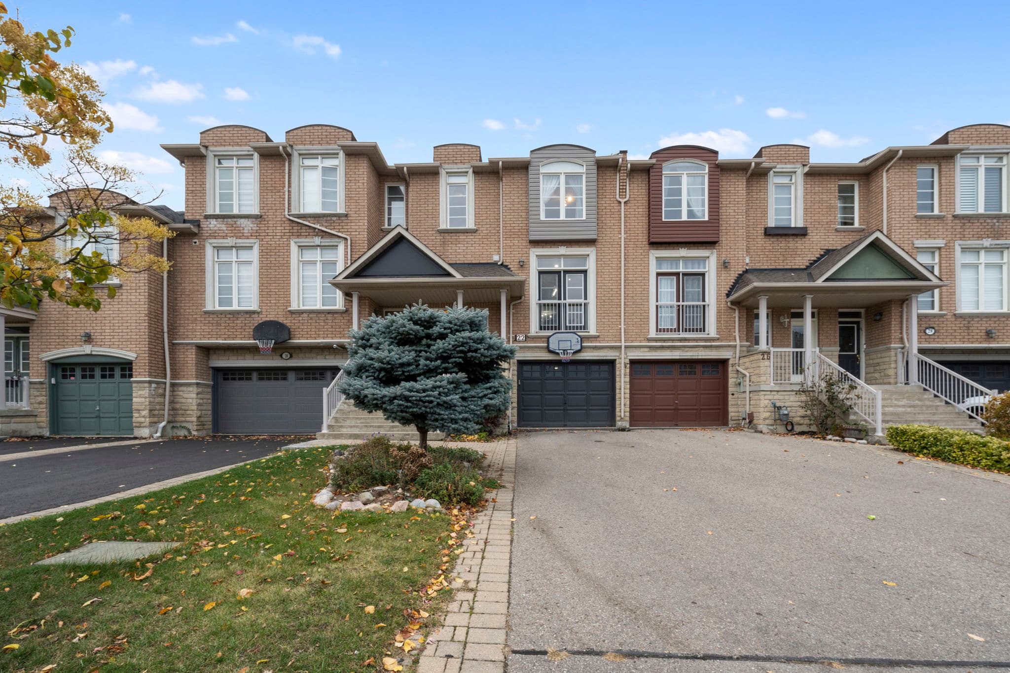 22 Mistywood Crescent Vaughan, ON L4J 9E6