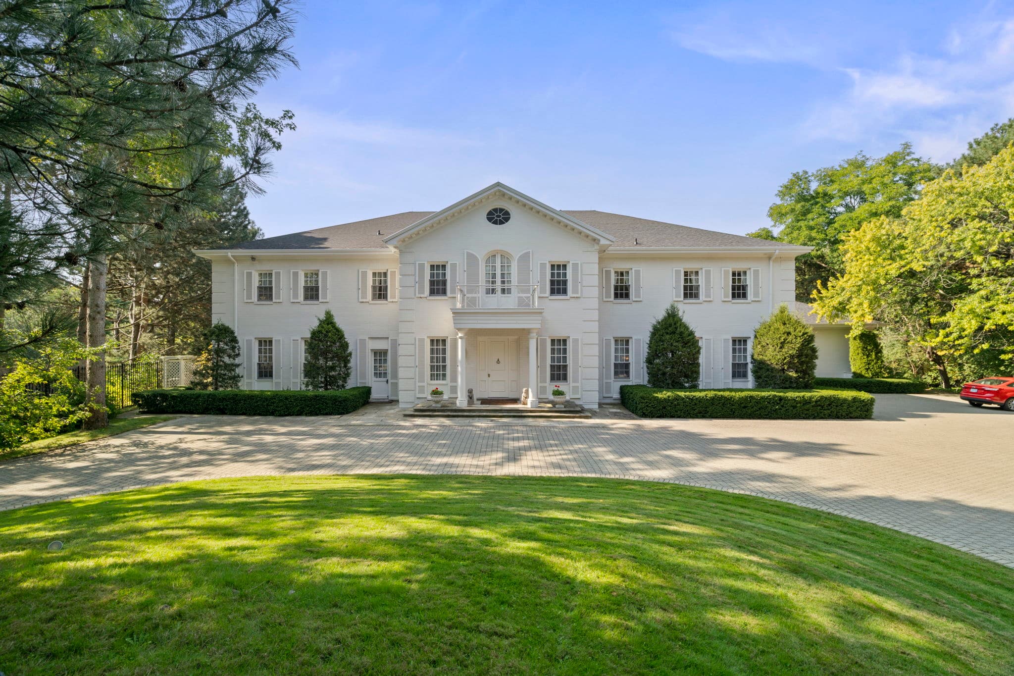 22 Park Ln Cir Toronto, ON M3B 1Z7