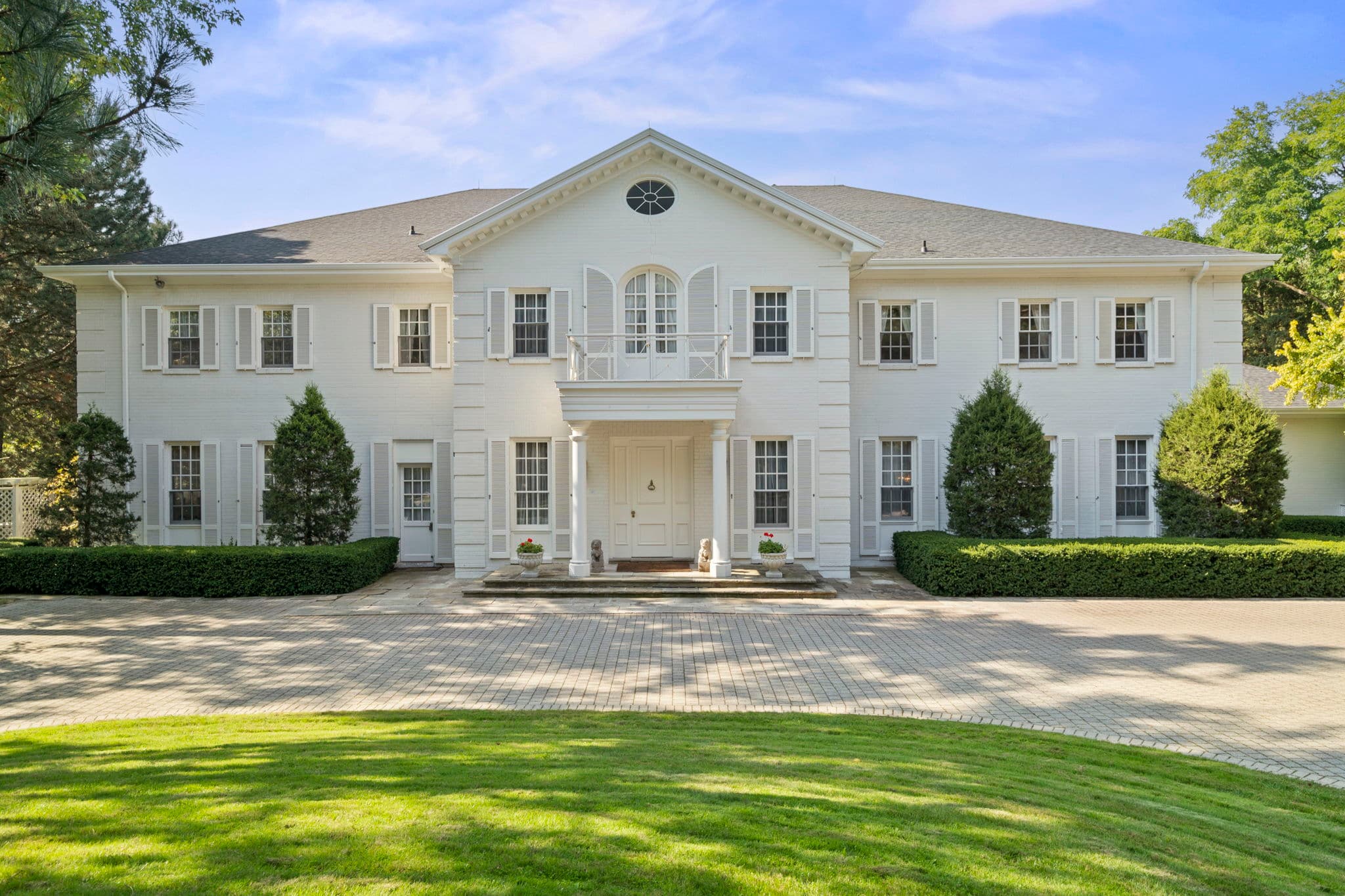 22 Park Ln Cir Toronto, ON M3B 1Z7