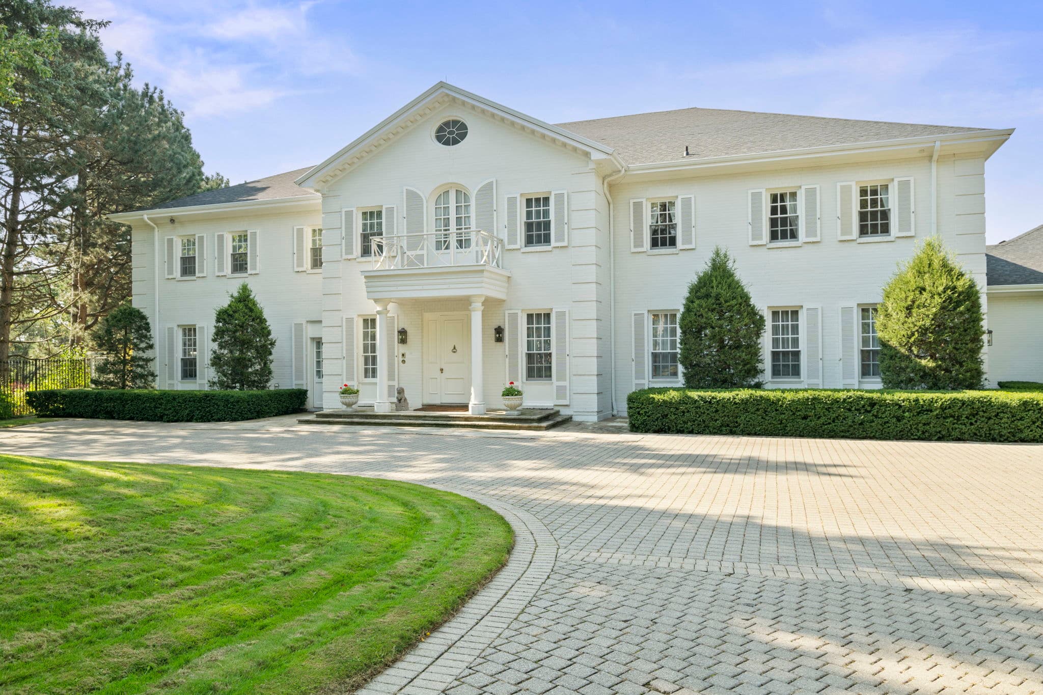 22 Park Ln Cir Toronto, ON M3B 1Z7