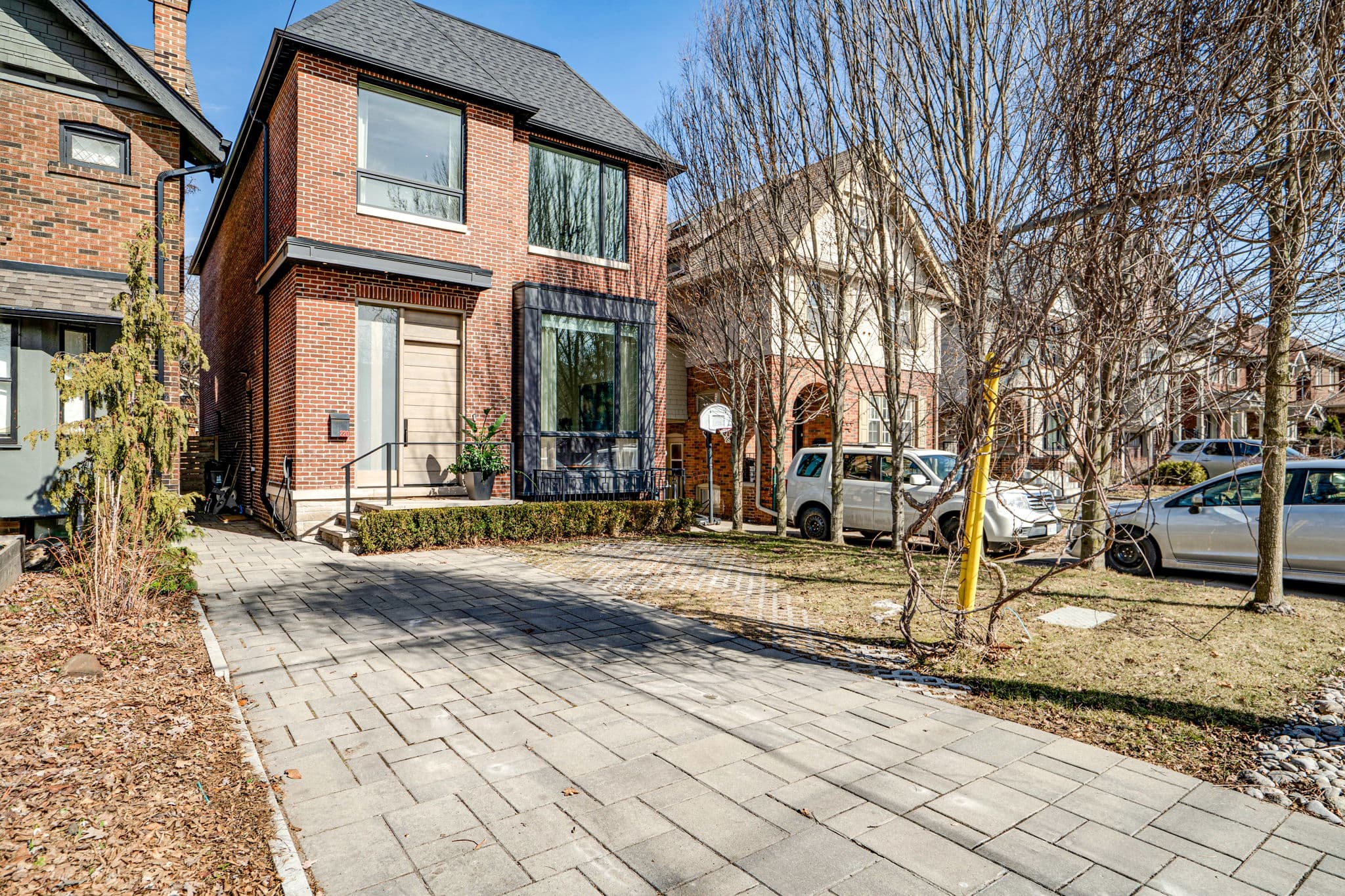 220 Heath St E Toronto, ON M4T 1S9