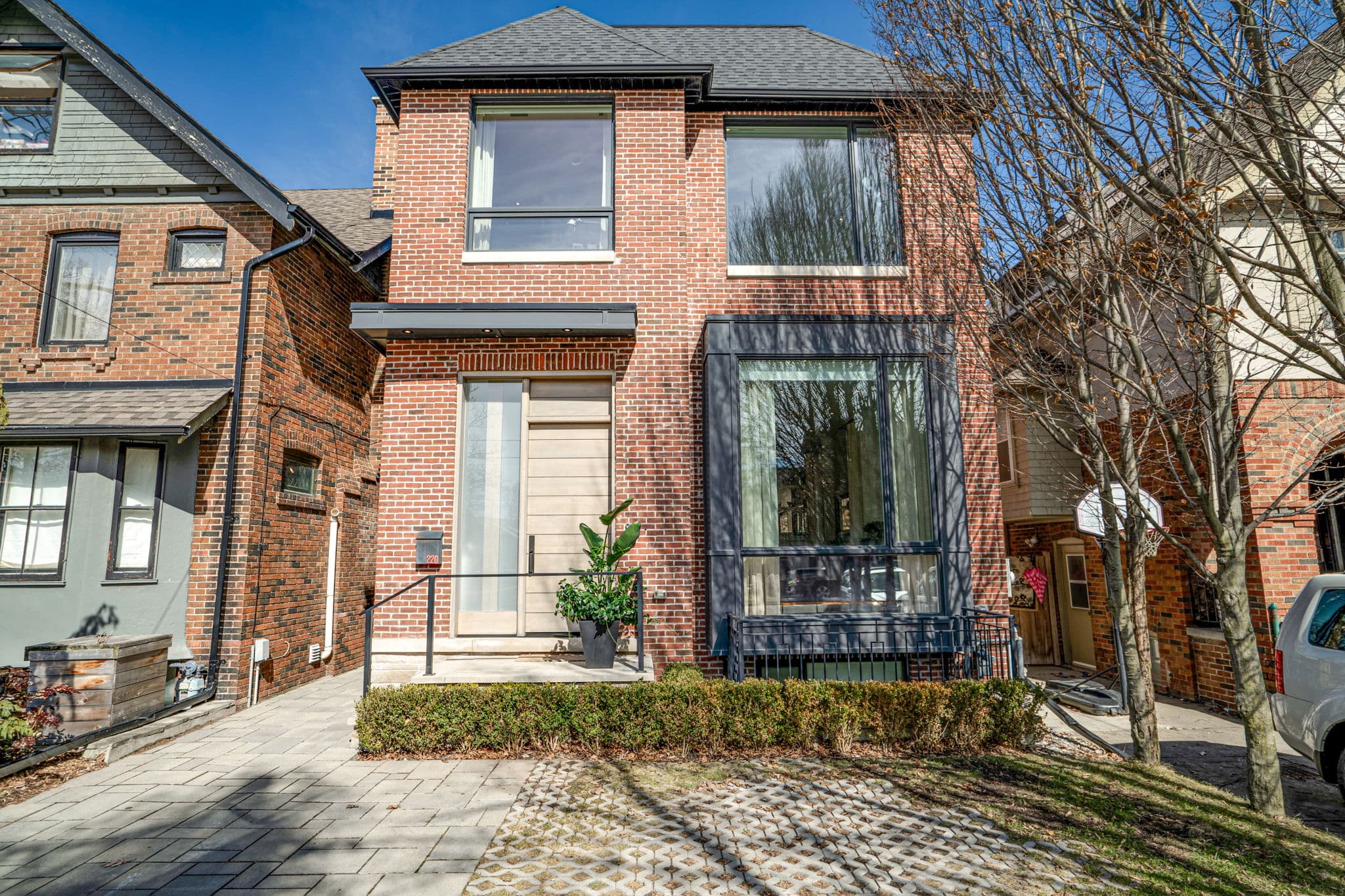 220 Heath St E Toronto, ON M4T 1S9