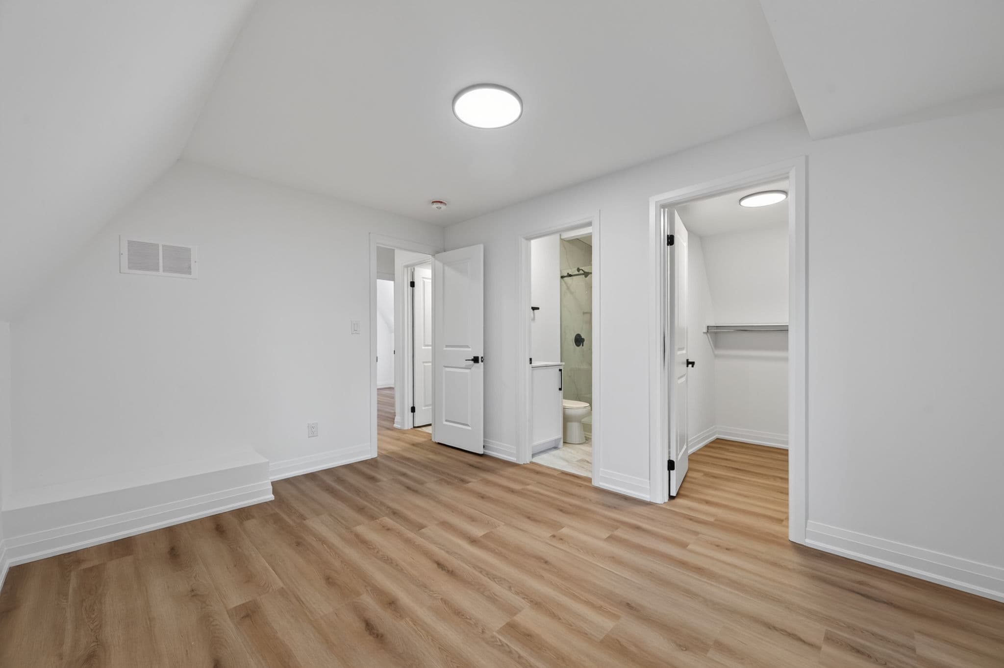 221 Churchill Ave R - GARDEN SUITE Toronto, ON M2R 1E2