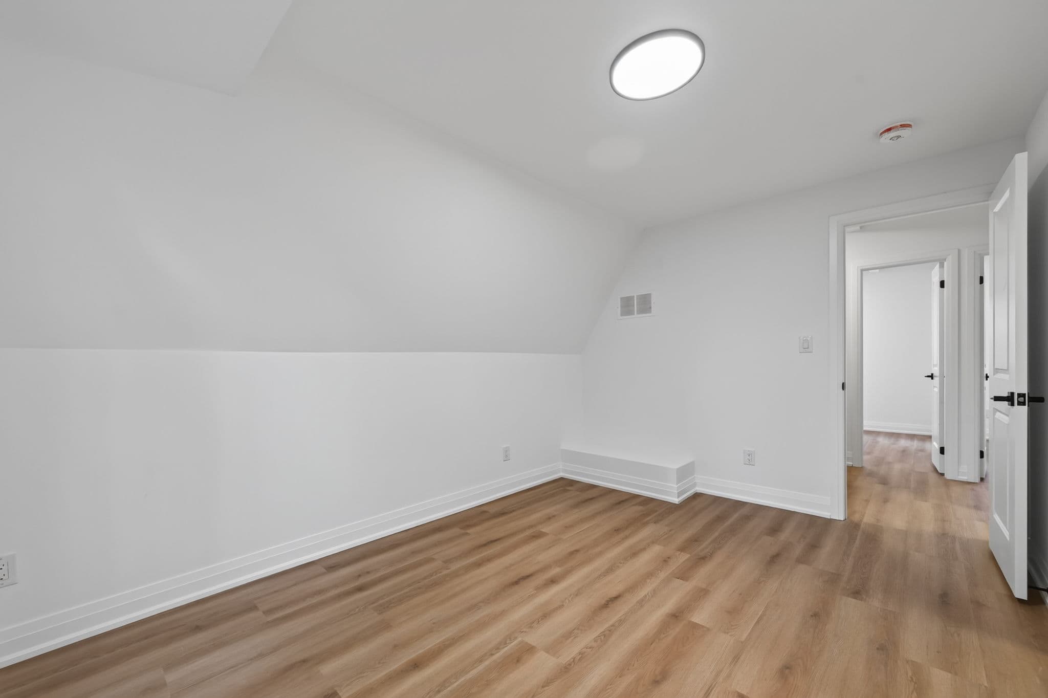 221 Churchill Ave R - GARDEN SUITE Toronto, ON M2R 1E2