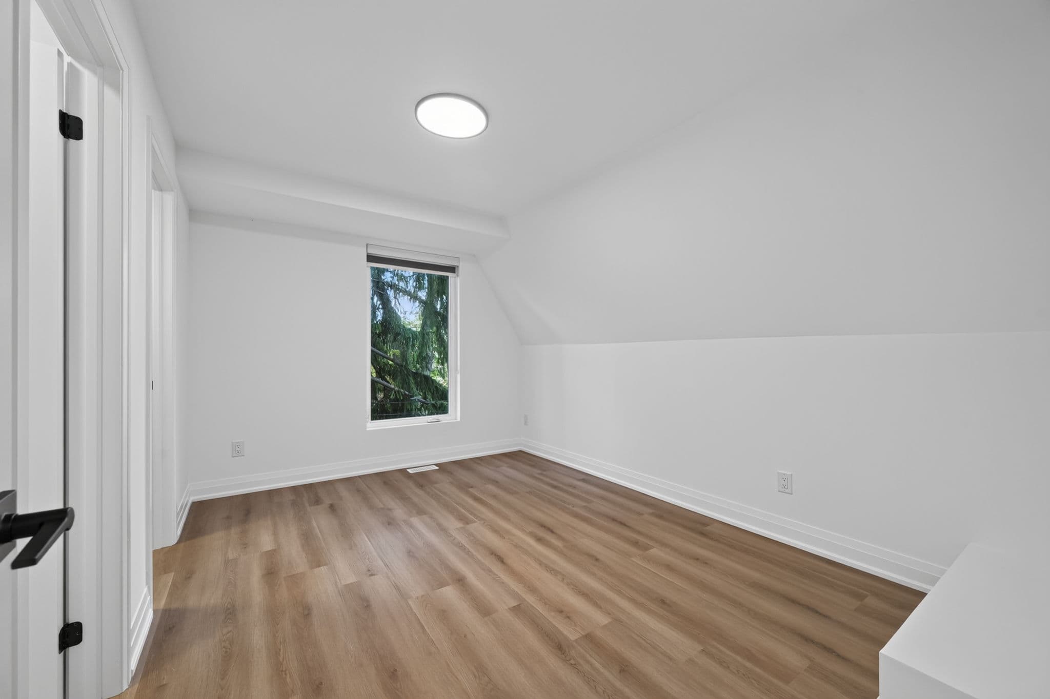 221 Churchill Ave R - GARDEN SUITE Toronto, ON M2R 1E2