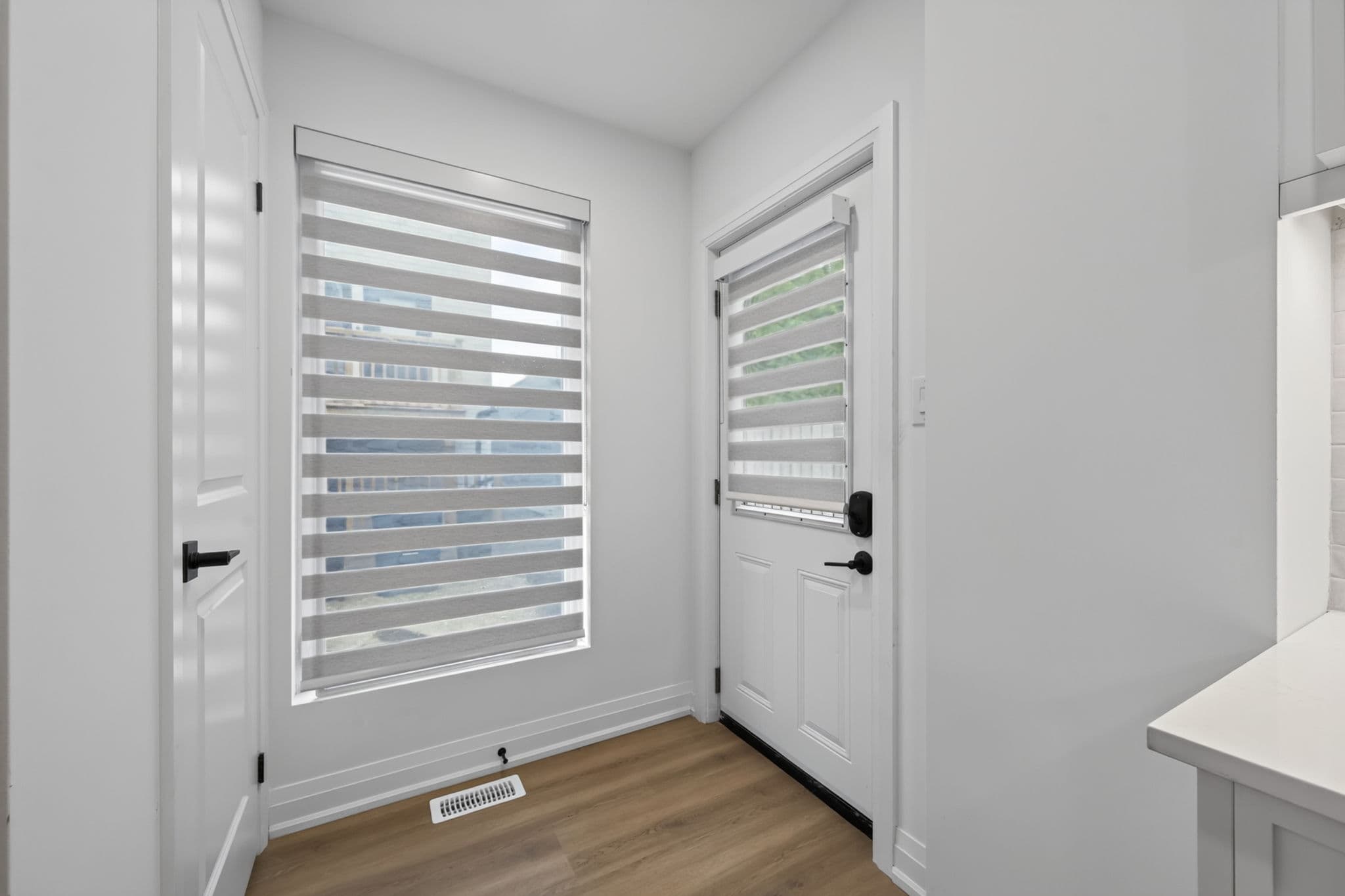 221 Churchill Ave R - GARDEN SUITE Toronto, ON M2R 1E2