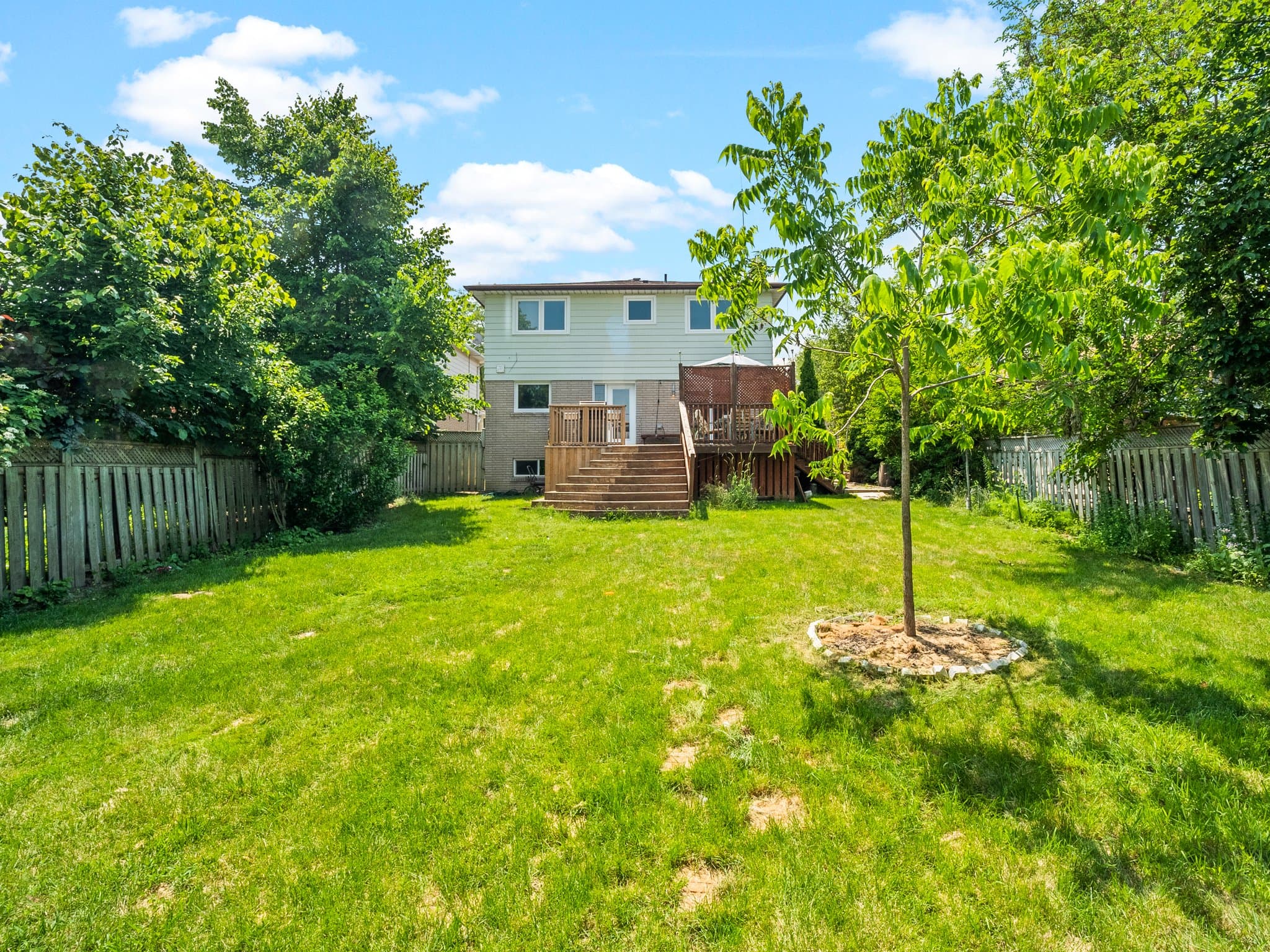 2215 Springfield Ct Mississauga, ON L5K 1V3