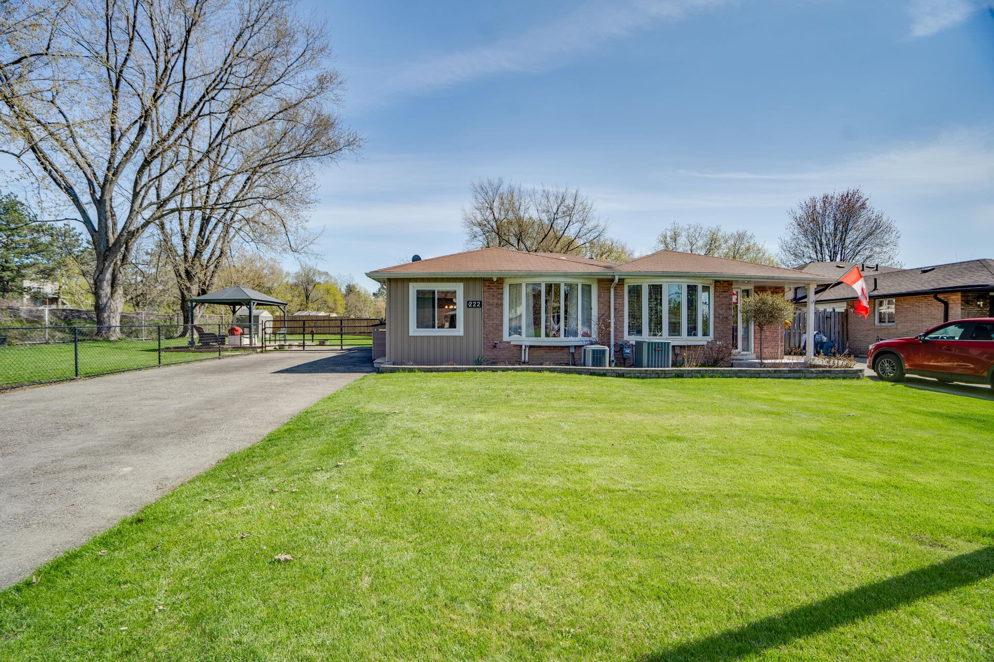 222 Palmer Ave Richmond Hill, ON L4C 4Z5