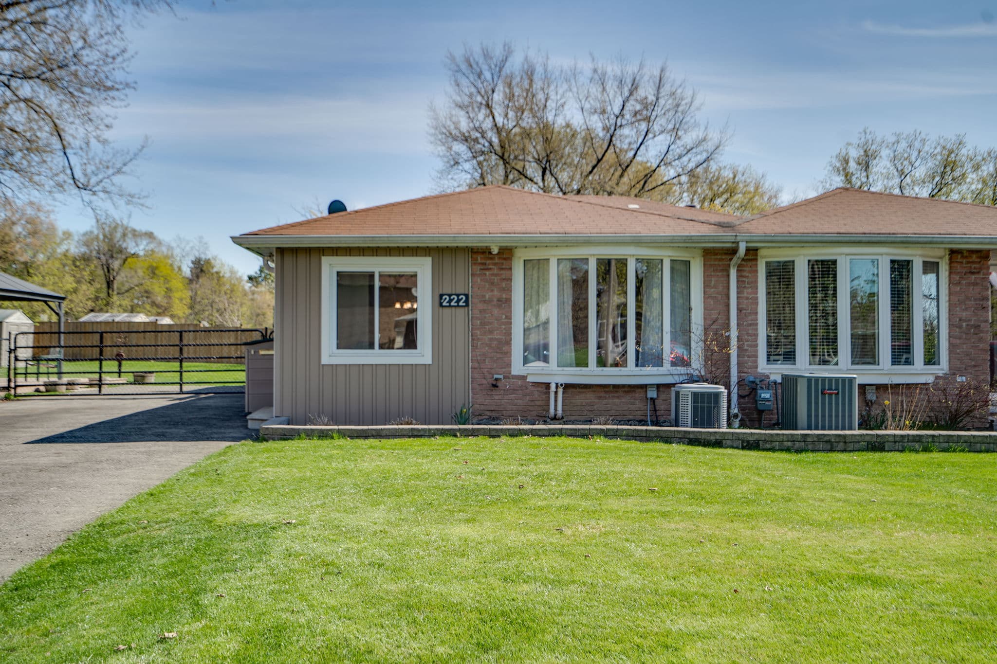 222 Palmer Ave Richmond Hill, ON L4C 4Z5