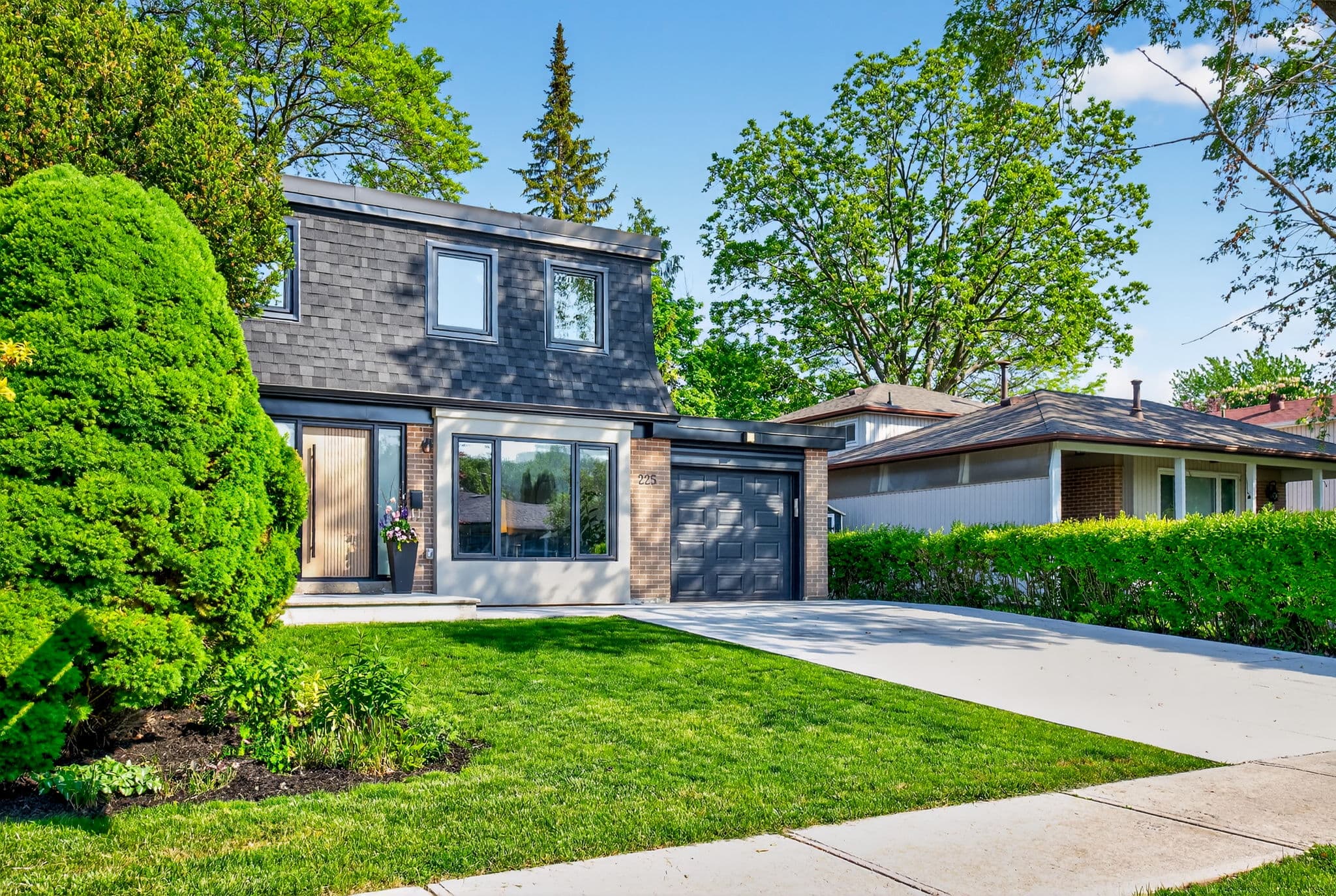 225 Catalina Dr Toronto, ON M1E 1B8