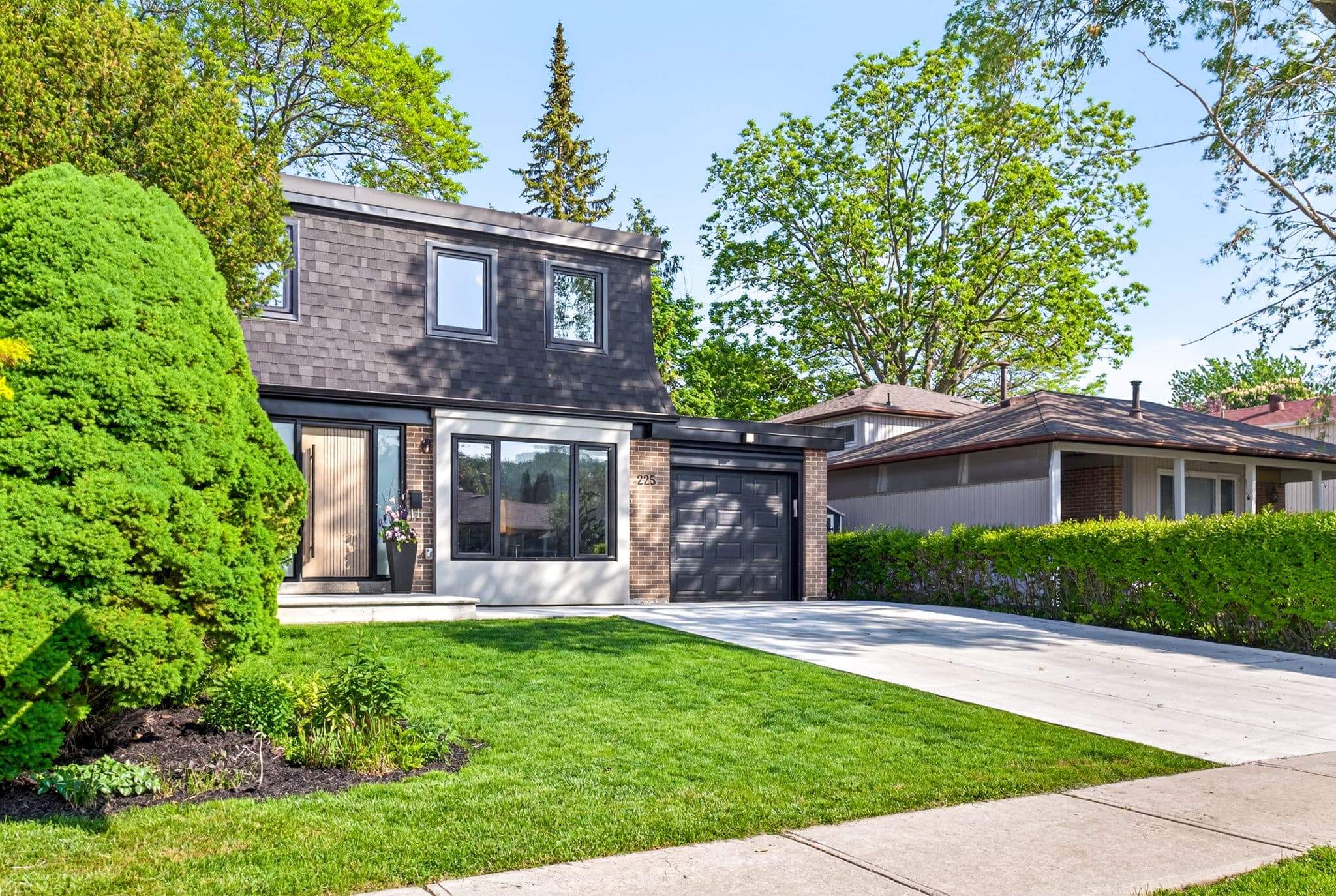 225 Catalina Dr Toronto, ON M1E 1B8
