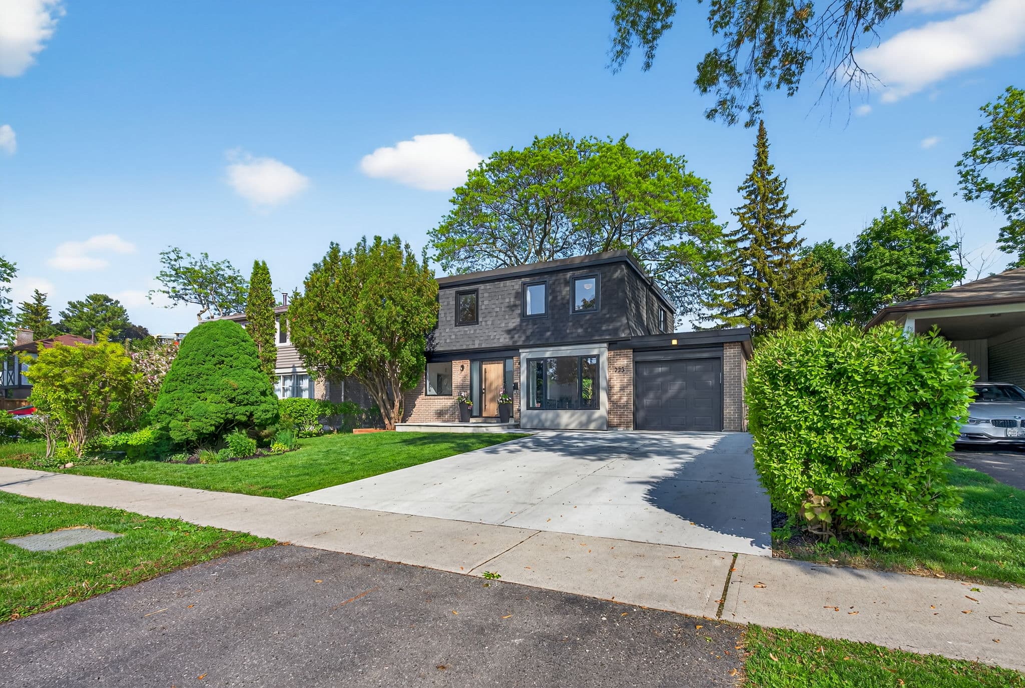 225 Catalina Dr Toronto, ON M1E 1B8