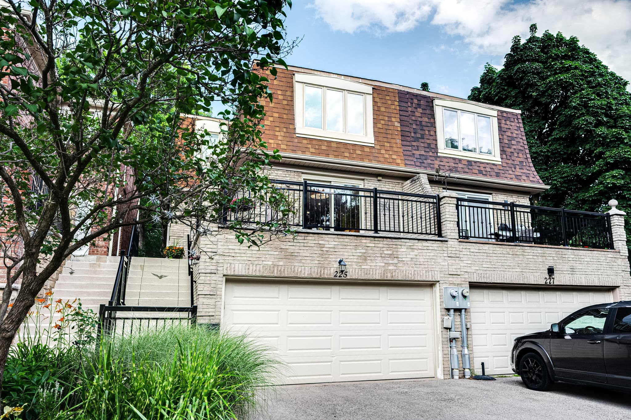 225 Hidden Trail Toronto, ON M2R 3T3