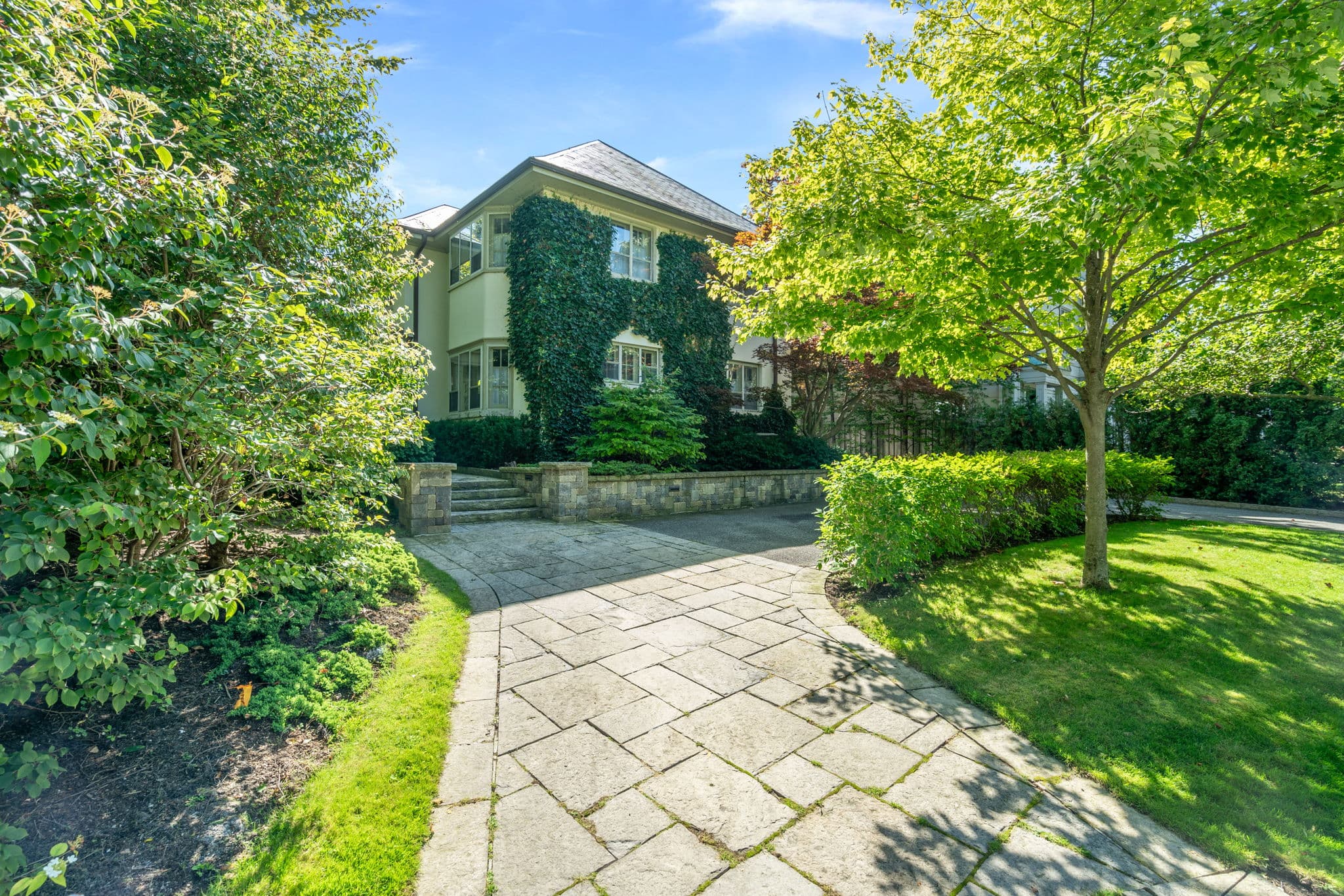 227 Lytton Blvd Toronto, ON M5N 2G5
