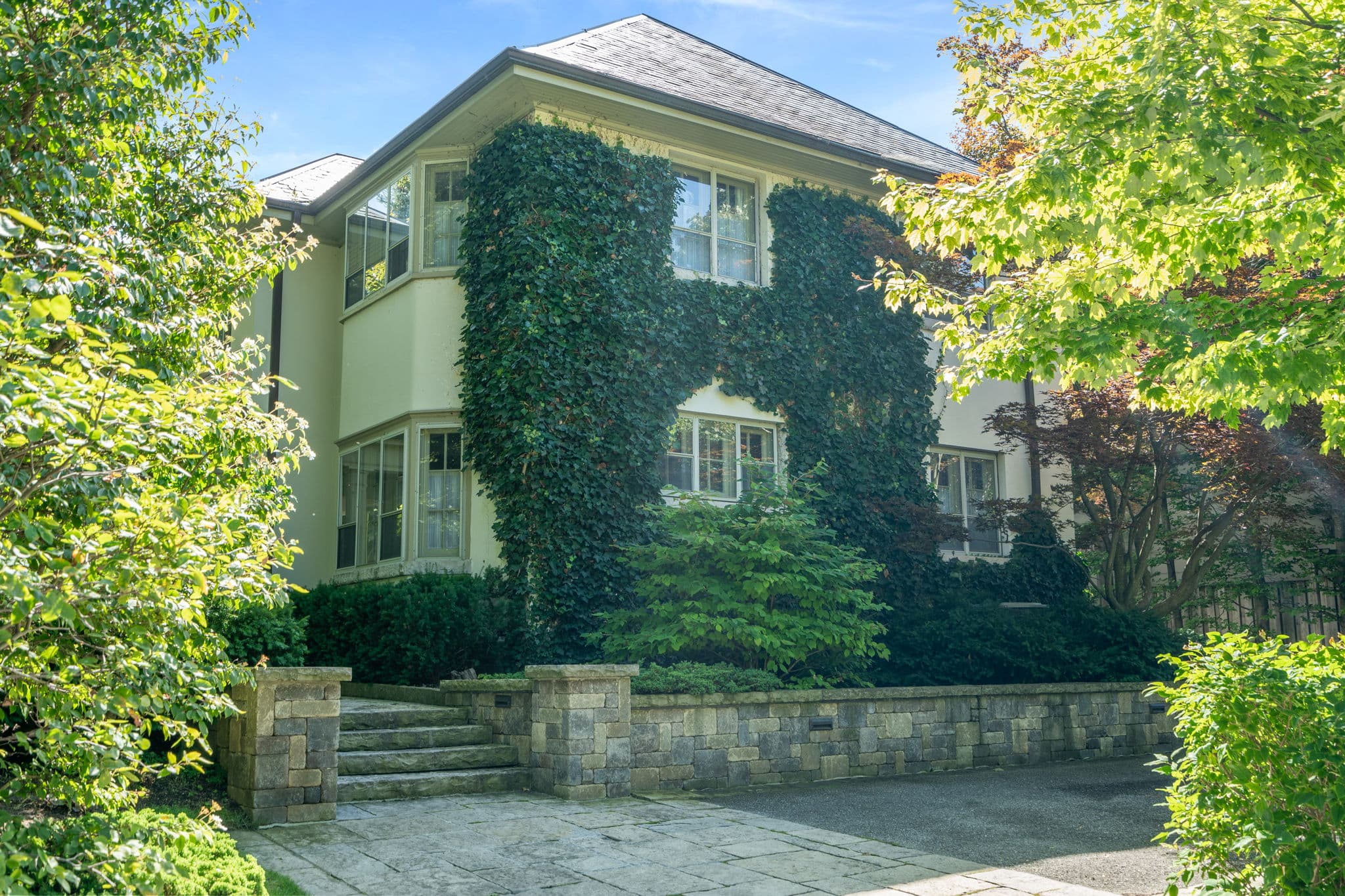 227 Lytton Blvd Toronto, ON M5N 2G5