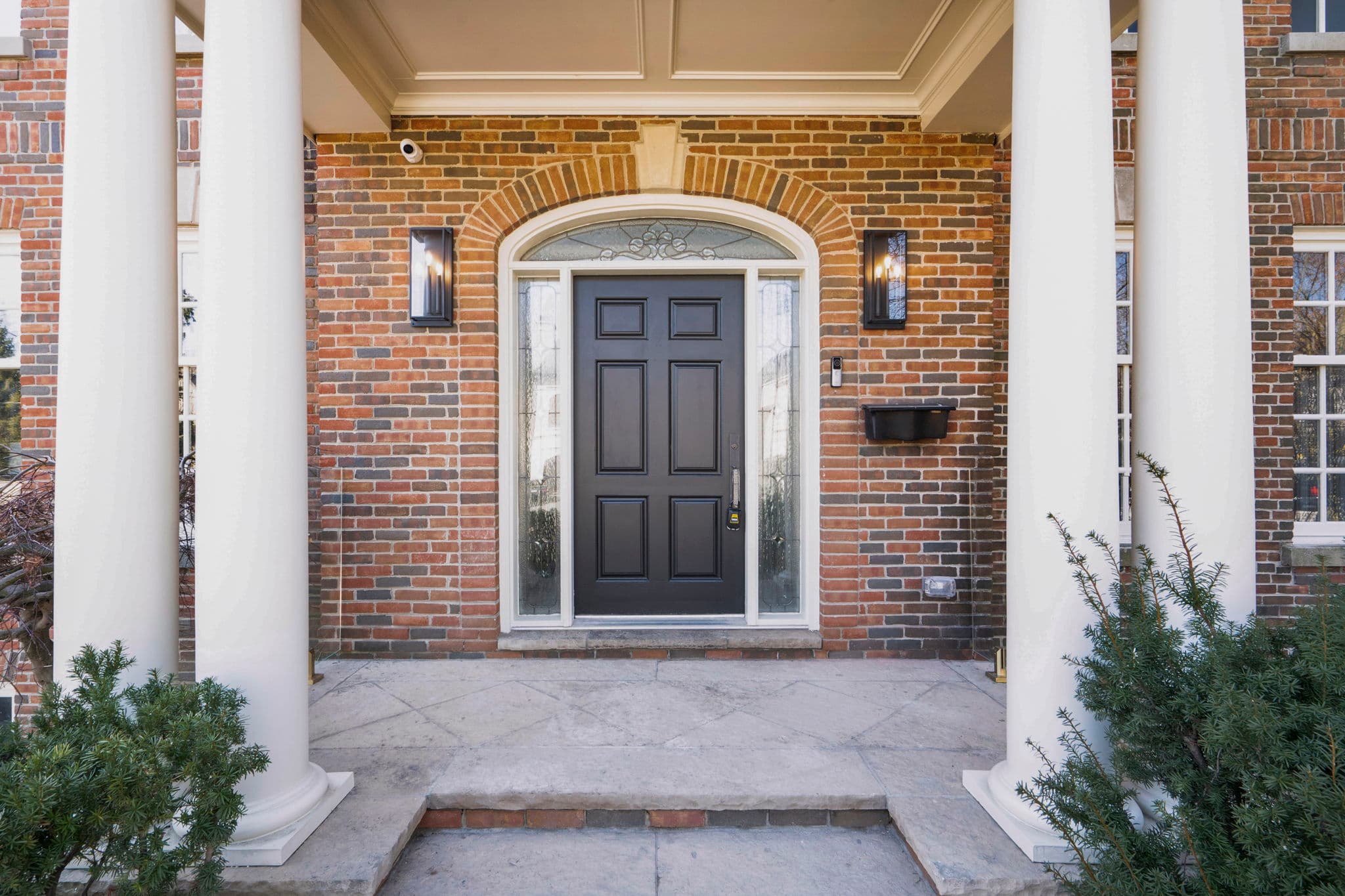 228 Dunvegan Rd. Toronto, ON M5P 2P2