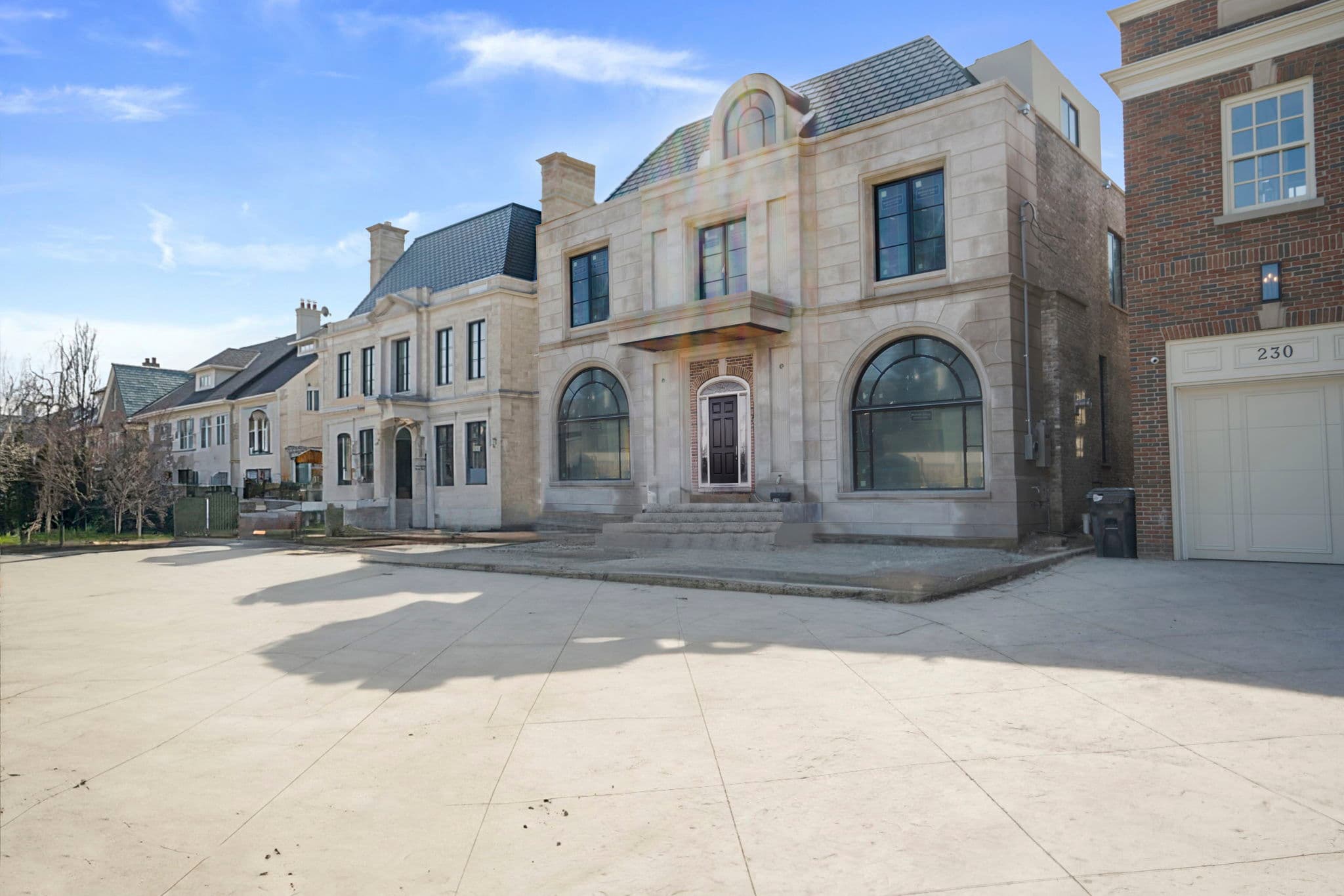 228 Dunvegan Rd. Toronto, ON M5P 2P2