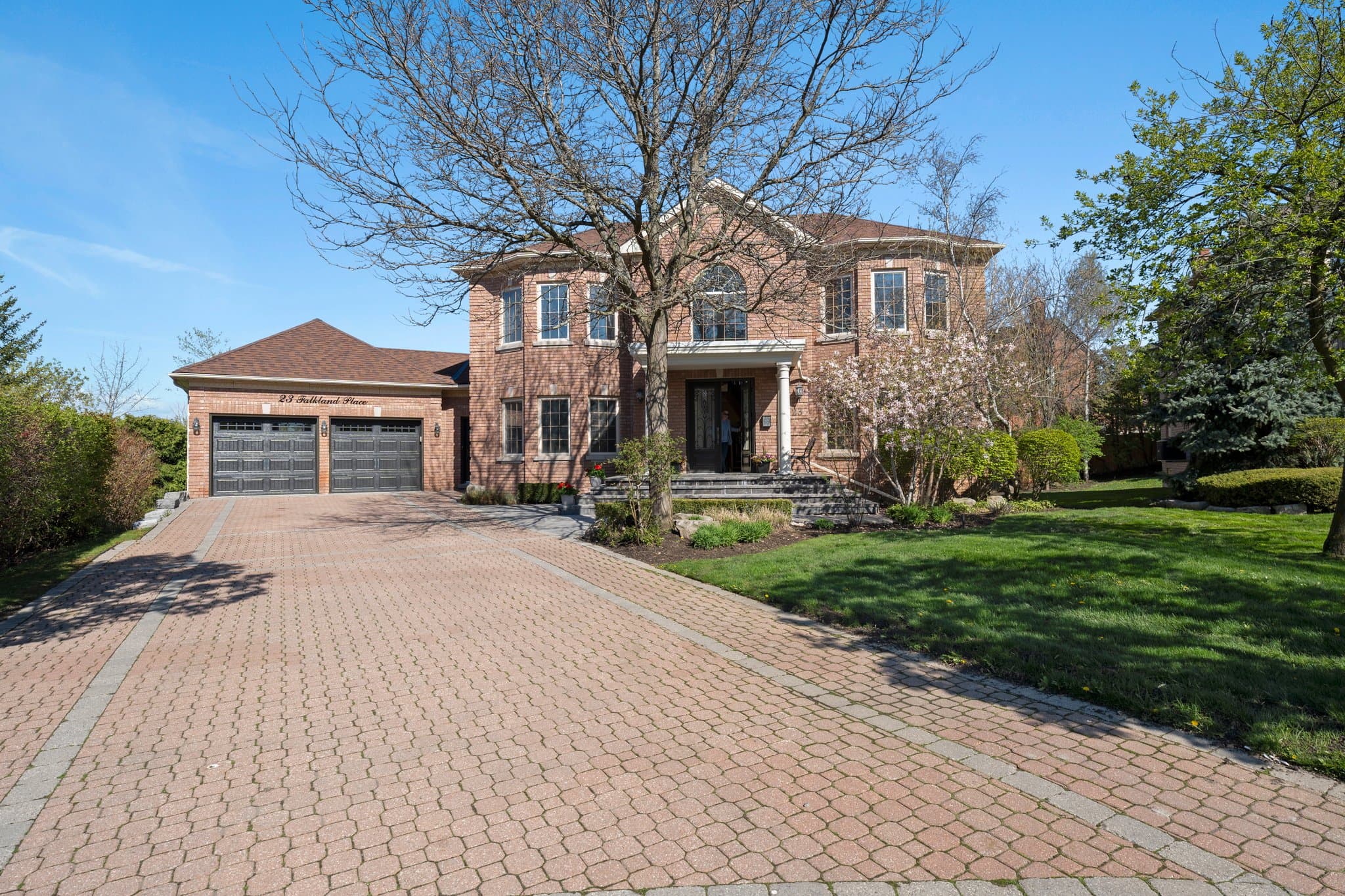 23 Falkland Pl Richmond Hill, ON L4C 9P3